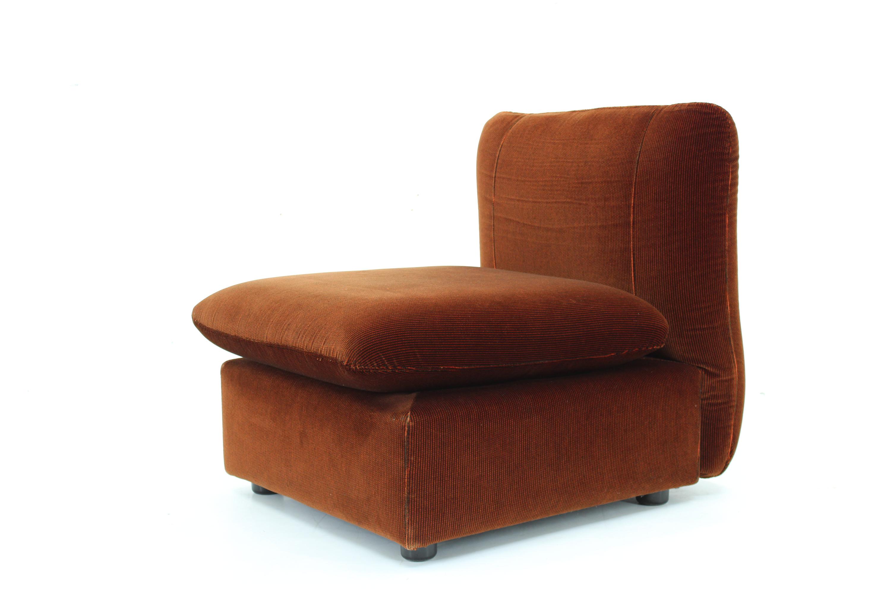 Mid-Century Modern 1970s Italian Chair in Velvet, 5 Items Available For Sale