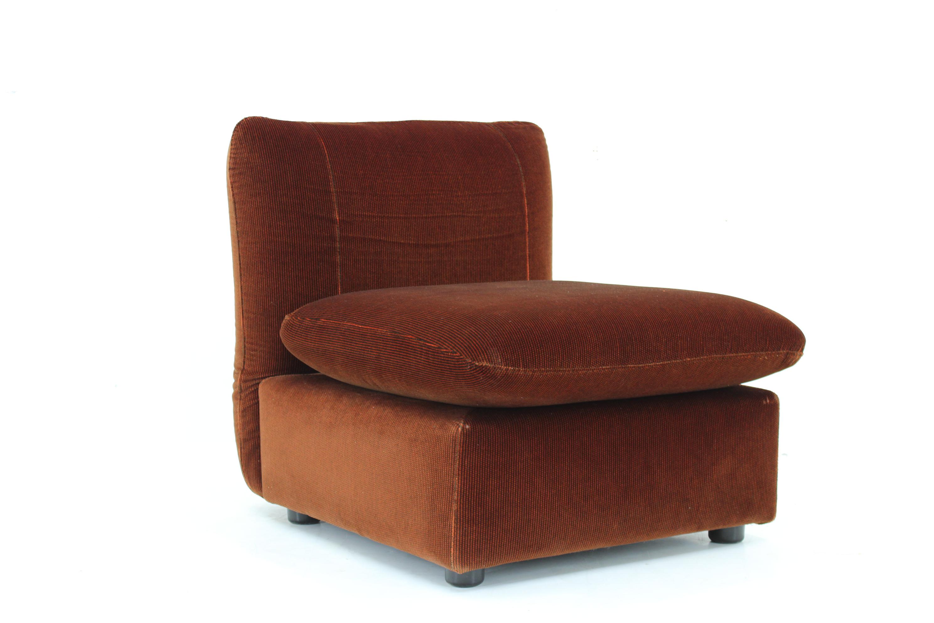 1970s Italian Chair in Velvet, 5 Items Available For Sale 3