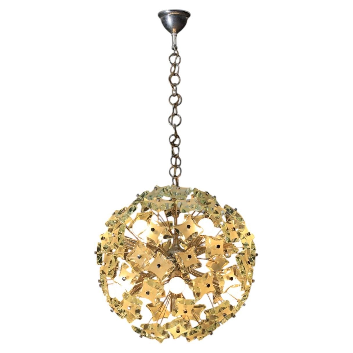 1970s Italian chandelier with glass petals