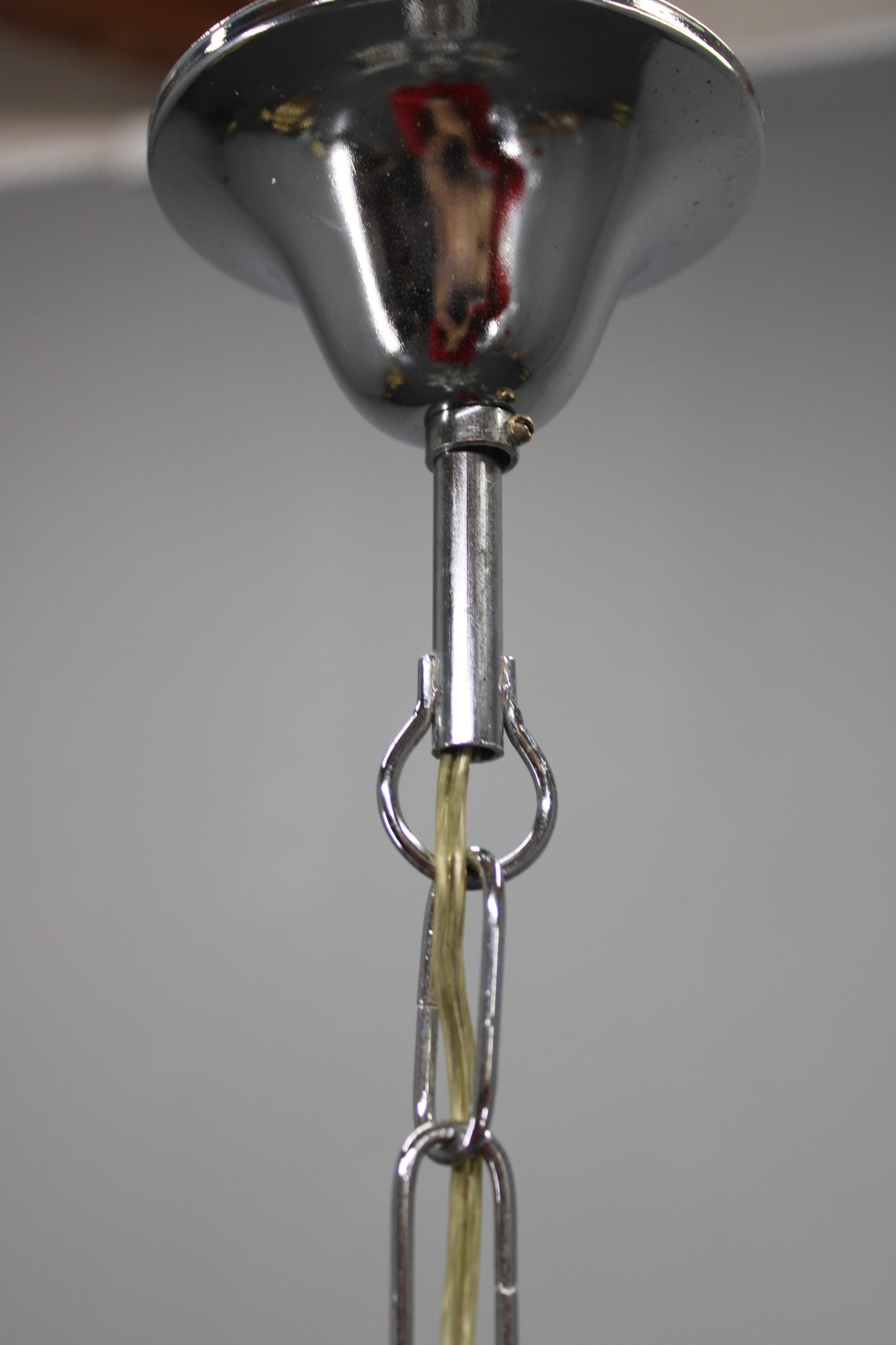 Araña italiana de los años 70 con pantallas de cristal de Murano y estructura de metal anodizado Metal en venta