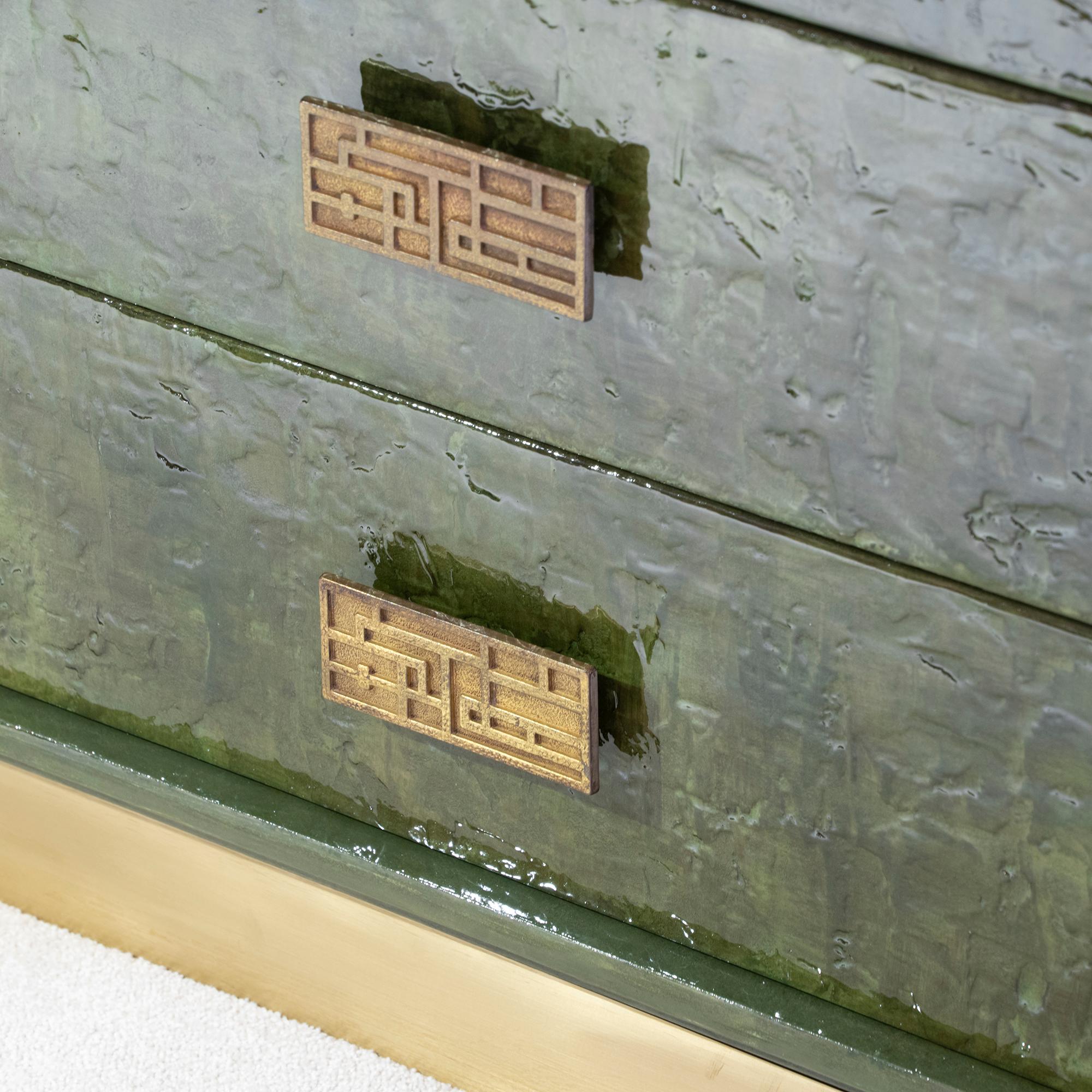 1970s Italian vintage chest of drawers in perfect condition newly covered with overlapping epoxy resin and colored pigments to create an enameled ceramic effect surface in camouflage green, original forged bronze handles, natural brass base.