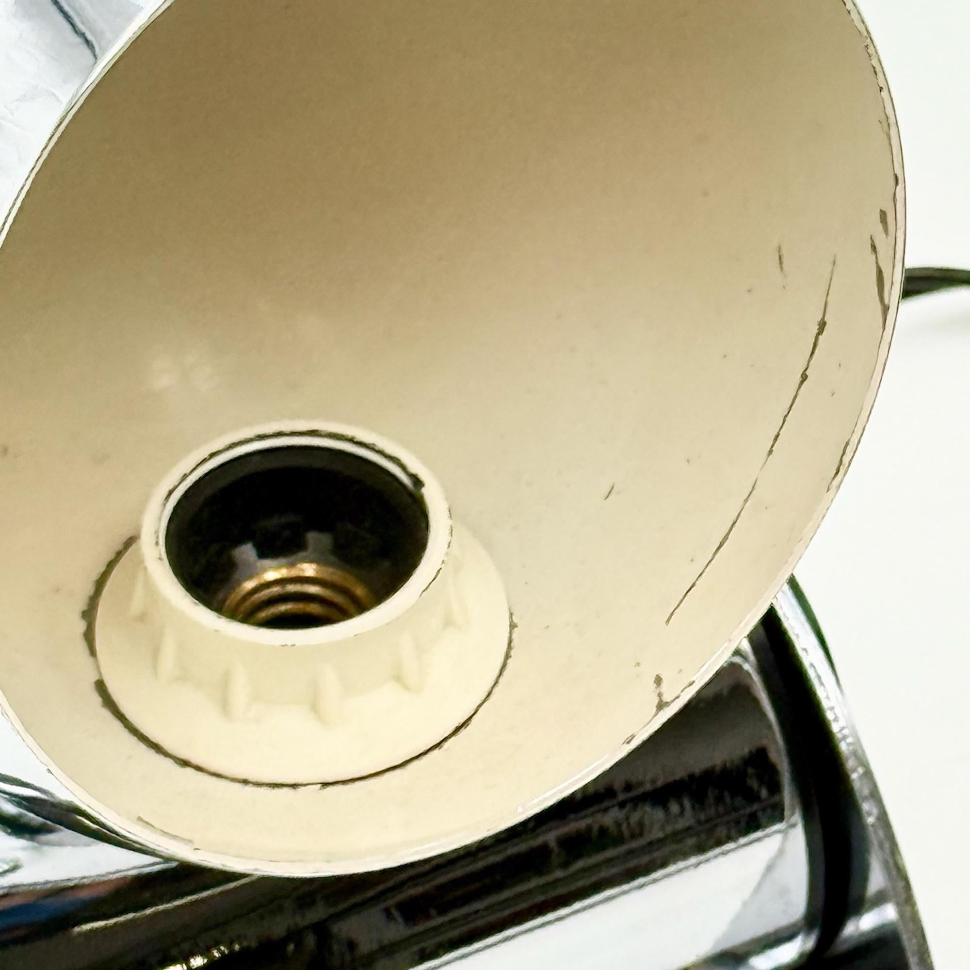 Lampade da tavolo cromate italiane degli anni '70 di Tronconi Rara coppia di lampade Space AGE in vendita 1