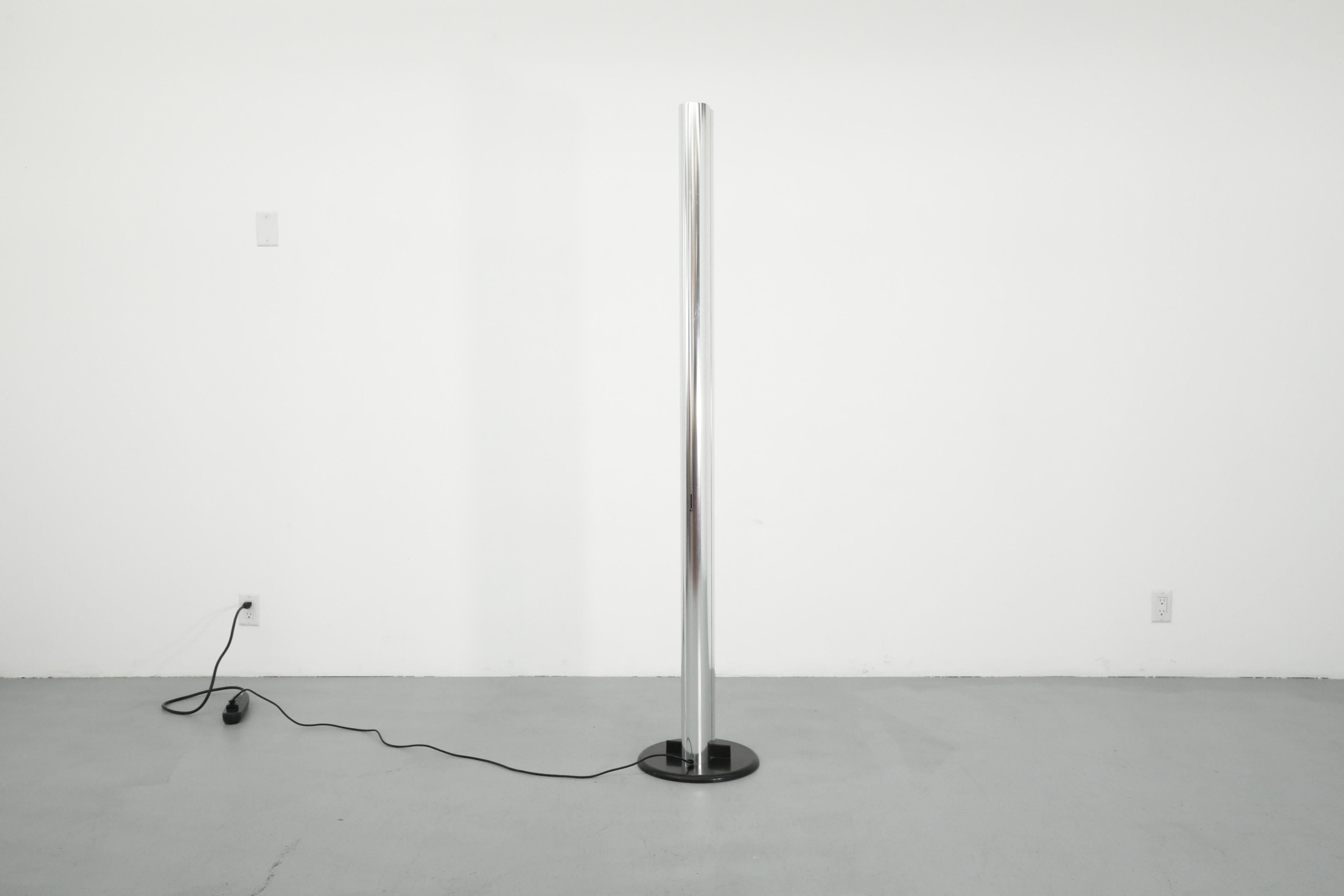 1970er Jahre Italienische Chrom Megaron Stehleuchte von Gian Franco Frattini für Artemide im Zustand „Gut“ in Los Angeles, CA