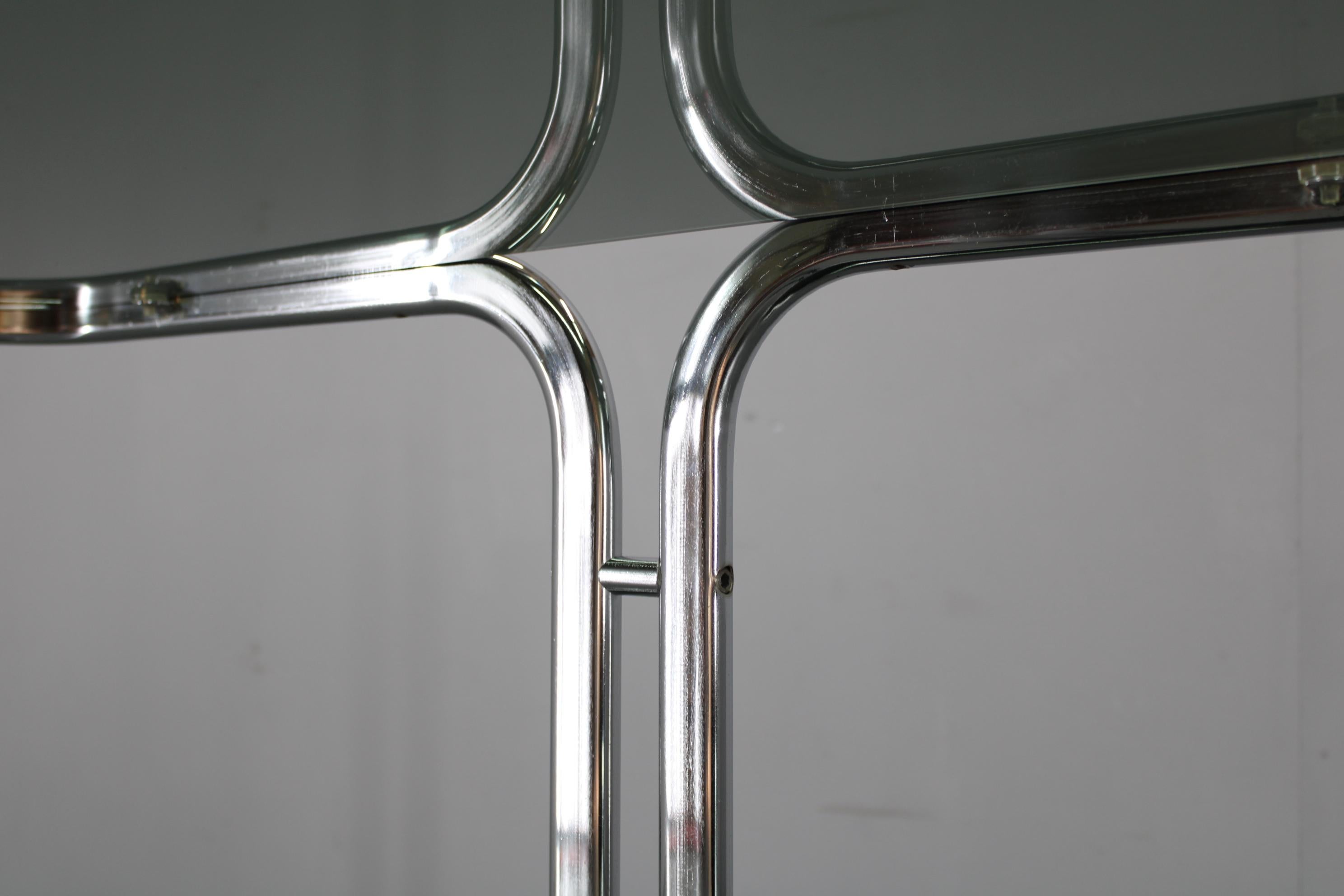 Table de service en verre fumé chromé italienne des années 1970 en vente 3