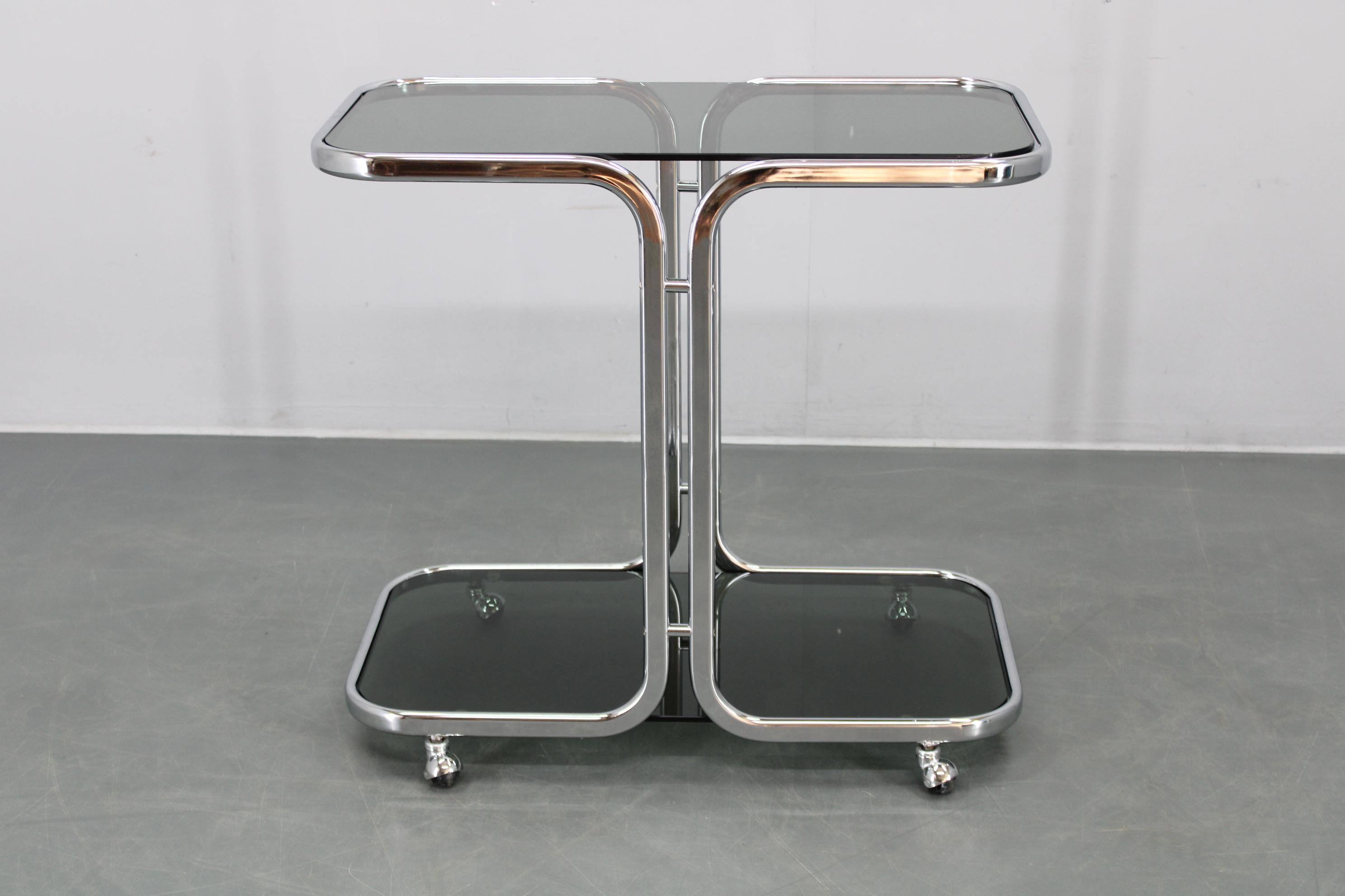 Table de service en verre fumé chromé italienne des années 1970 en vente 8