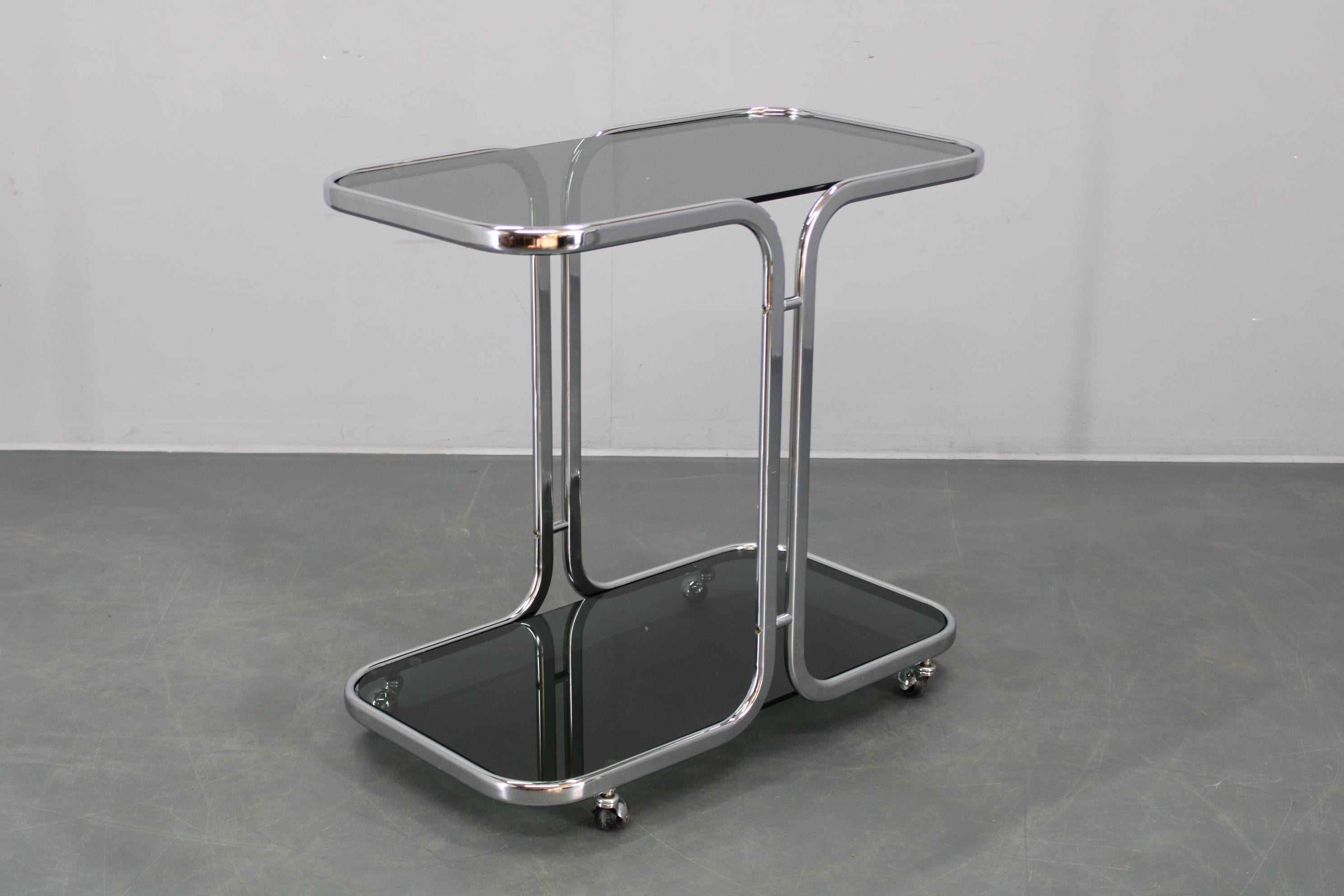 Table de service en verre fumé chromé italienne des années 1970 en vente 10