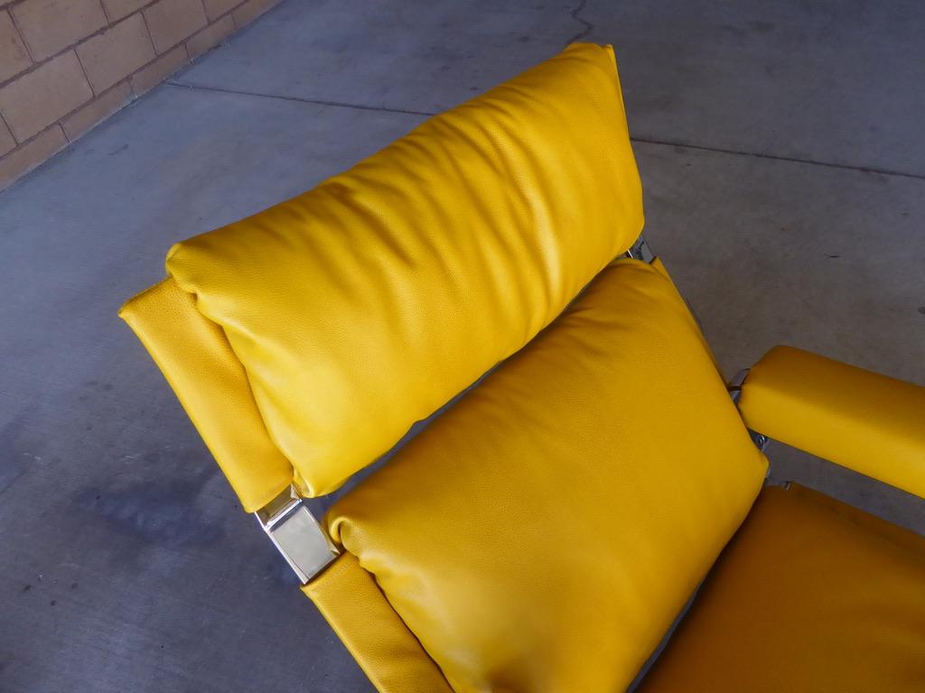 1970s Italian Chrome-Plated Steel and Leather Lounge Chair and Ottoman In Good Condition In Palm Springs, CA