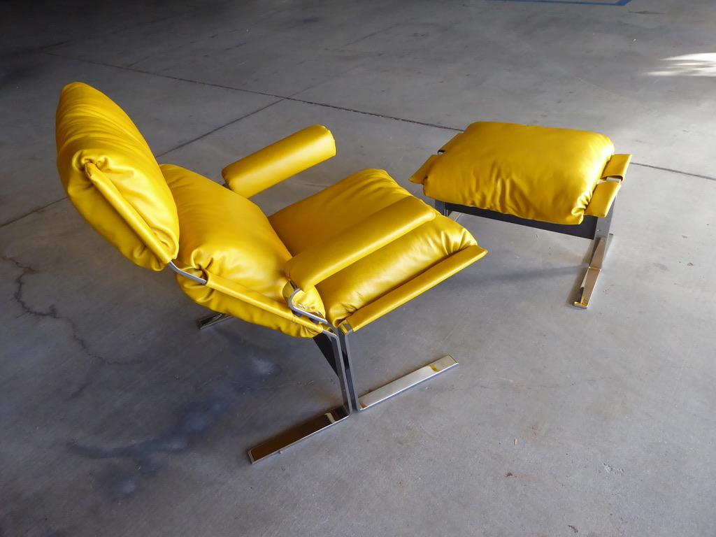 Late 20th Century 1970s Italian Chrome-Plated Steel and Leather Lounge Chair and Ottoman