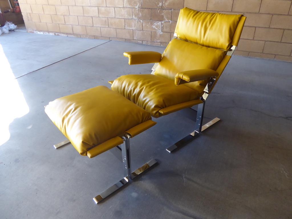 1970s Italian Chrome-Plated Steel and Leather Lounge Chair and Ottoman 1