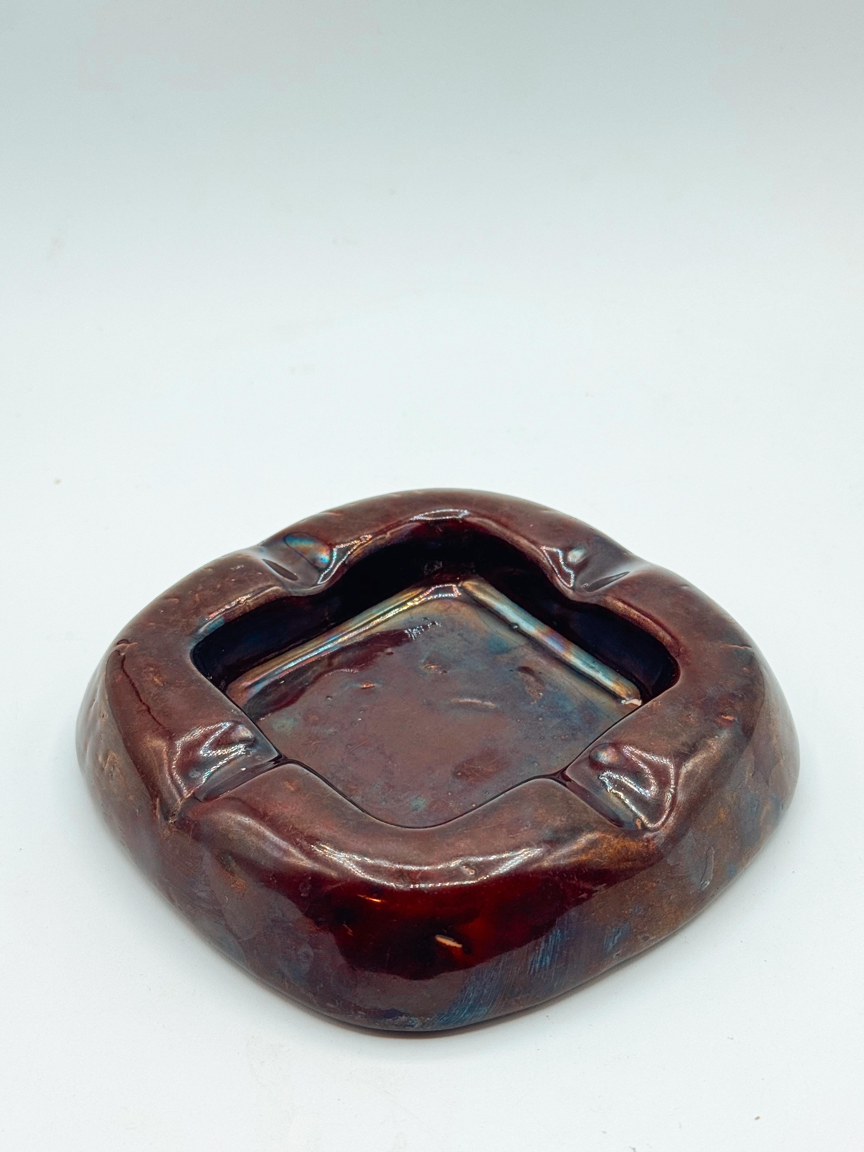 1970er Jahre Italienischer Aschenbecher aus brauner Keramik mit schillernder Glasur im Zustand „Gut“ im Angebot in Toronto, CA