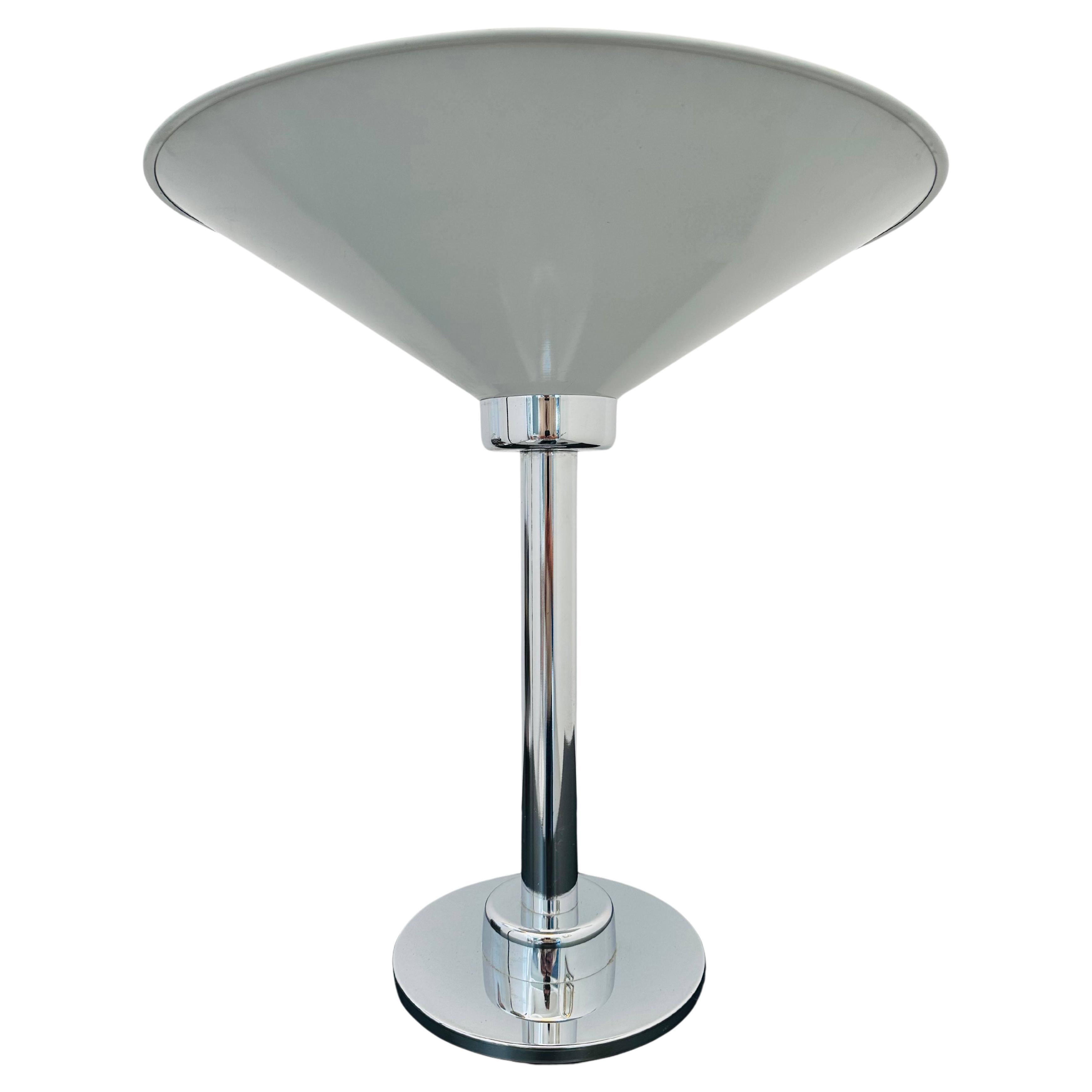 Lampe de bureau italienne des années 1970, émaillée en métal blanc et chrome