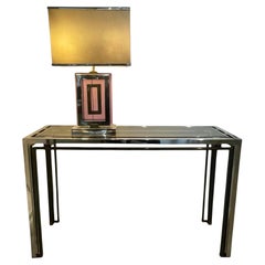 Consola italiana de los años 70 diseñada por Romeo Rega, metacrilato, cromo y cristal.