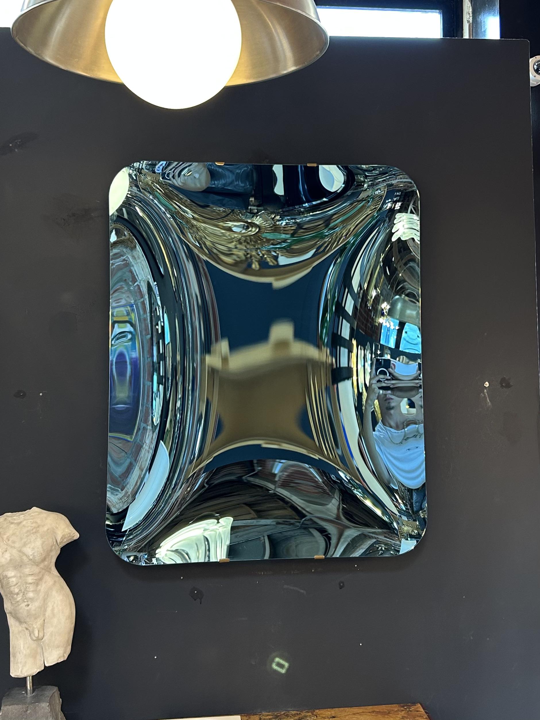 1970s Italian Convex Optical Mirror by Fiam In Good Condition For Sale In Los Angeles, CA
