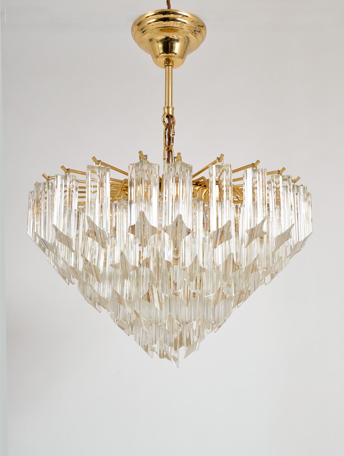 Hollywood Regency 1970s Italian Crystal Quadriedri Prism Chandelier by Novaresi Luce Milano Venini