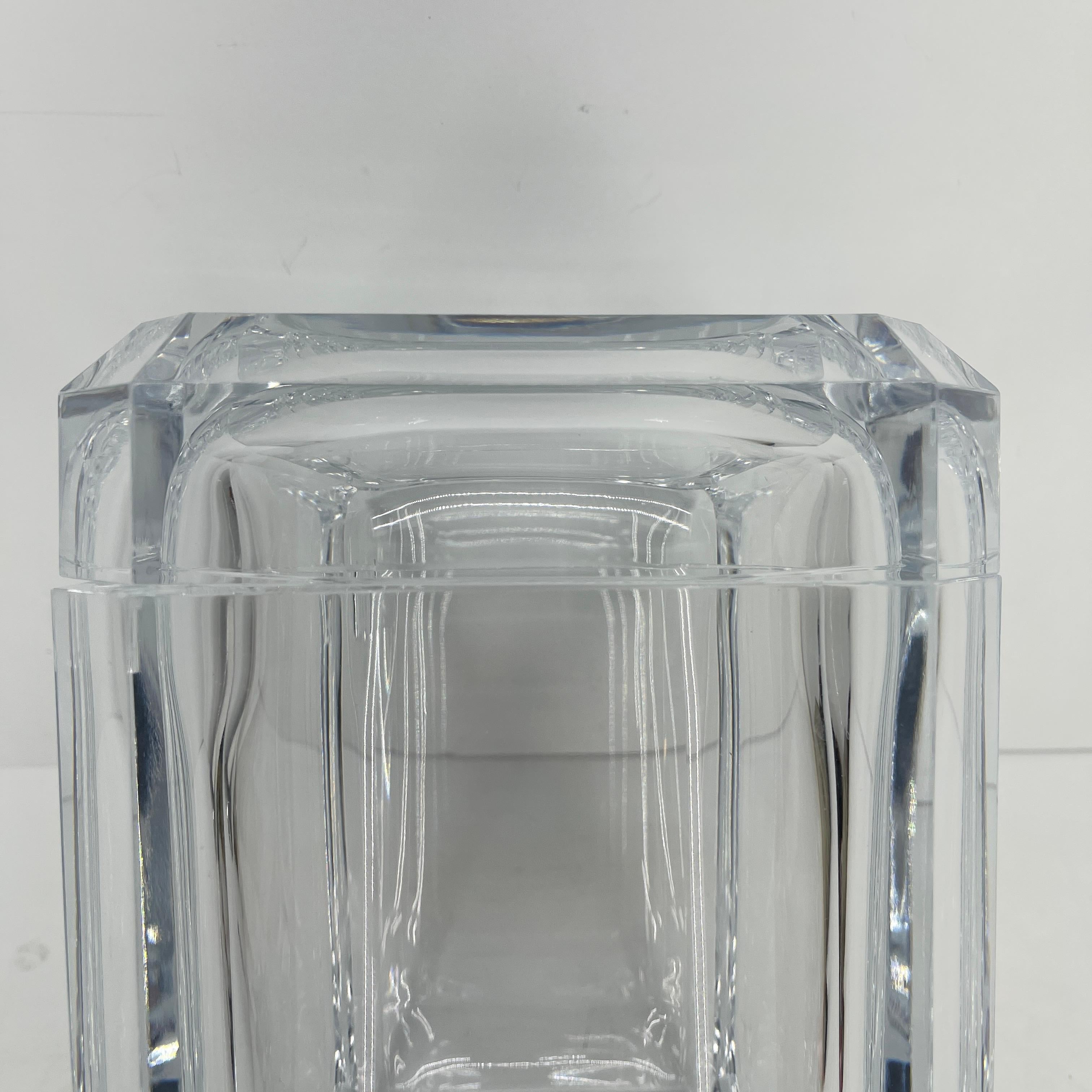 1970's Italian Cube Ice Bucket in Thick Lucite With Sliding Lid For Sale 5