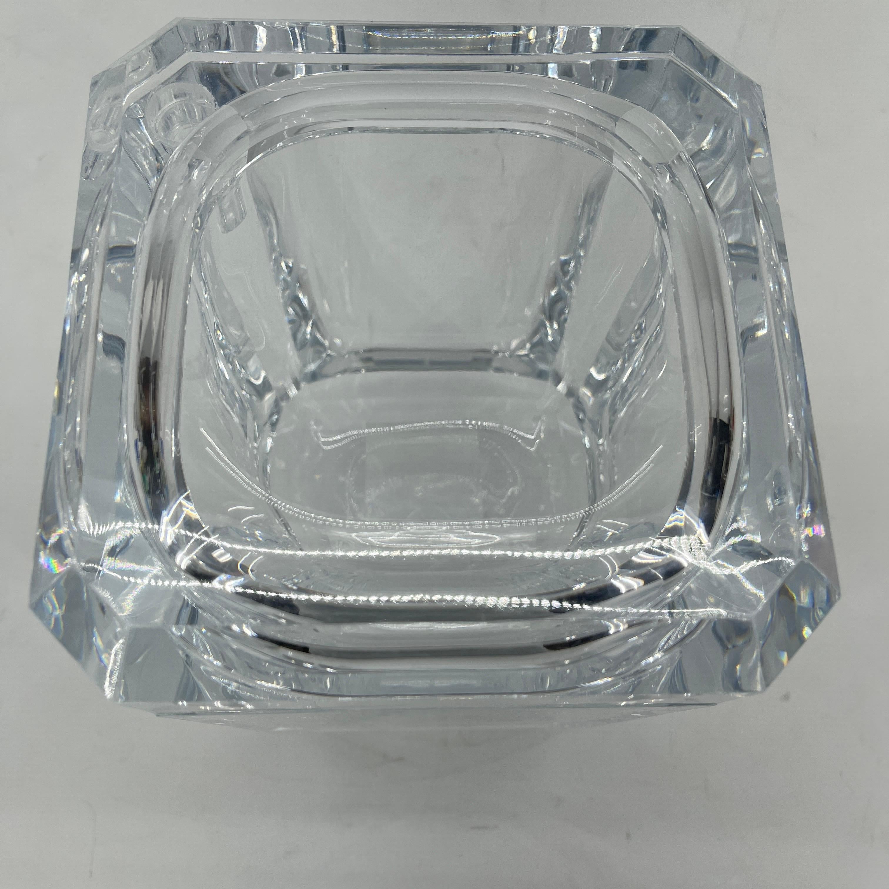 1970's Italian Cube Ice Bucket in Thick Lucite With Sliding Lid For Sale 7