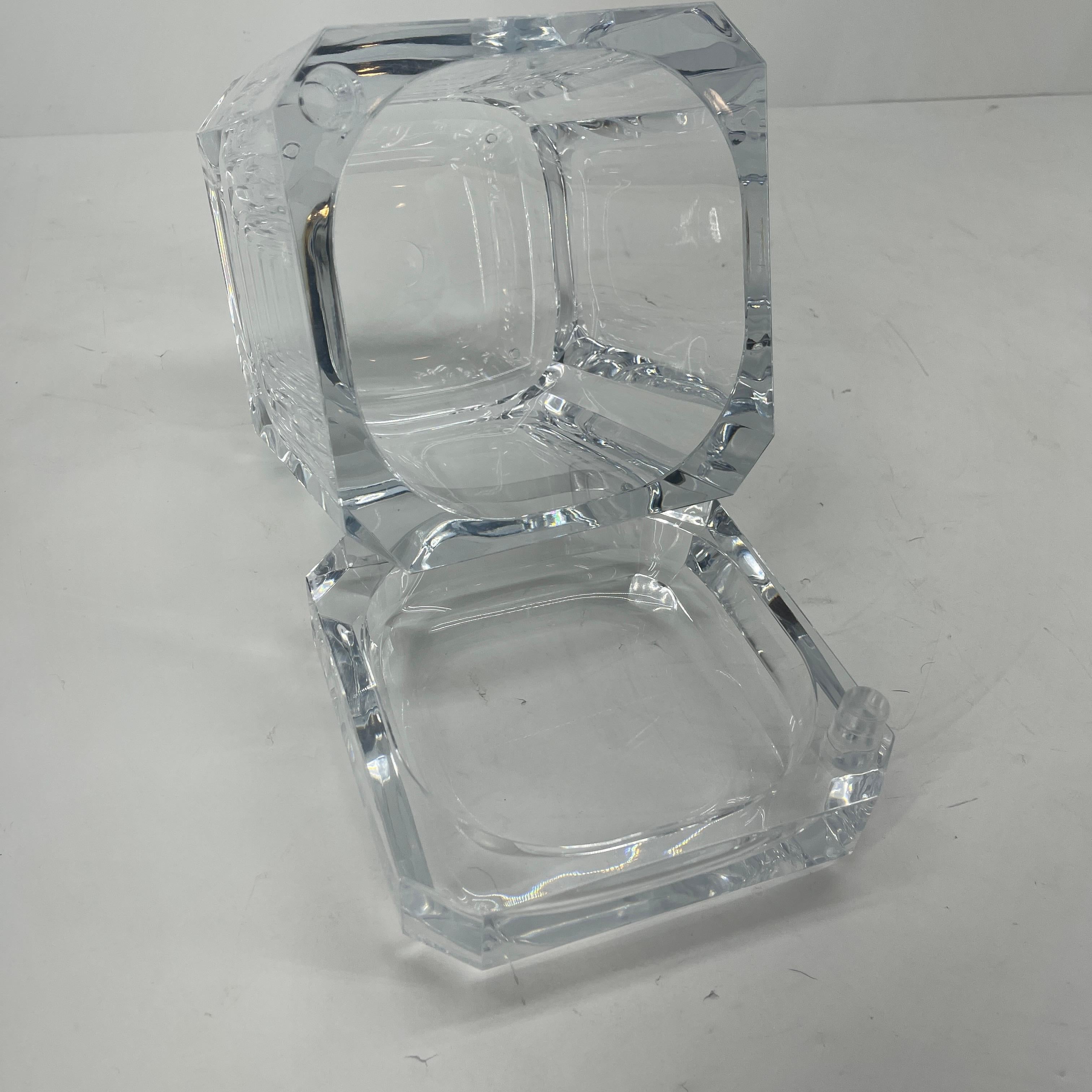1970's Italian Cube Ice Bucket in Thick Lucite With Sliding Lid For Sale 8