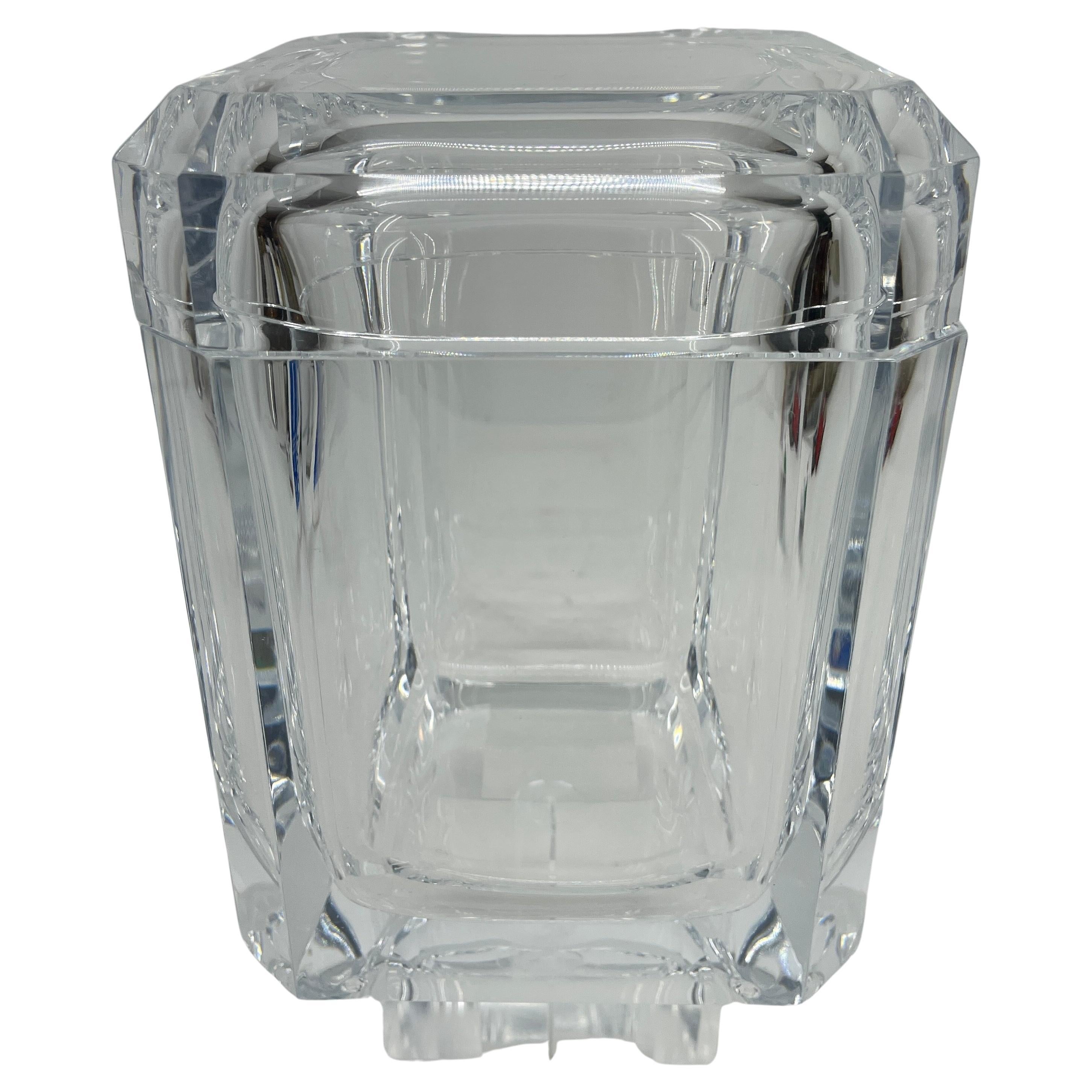 1970's Italian Cube Ice Bucket in Thick Lucite With Sliding Lid For Sale 1