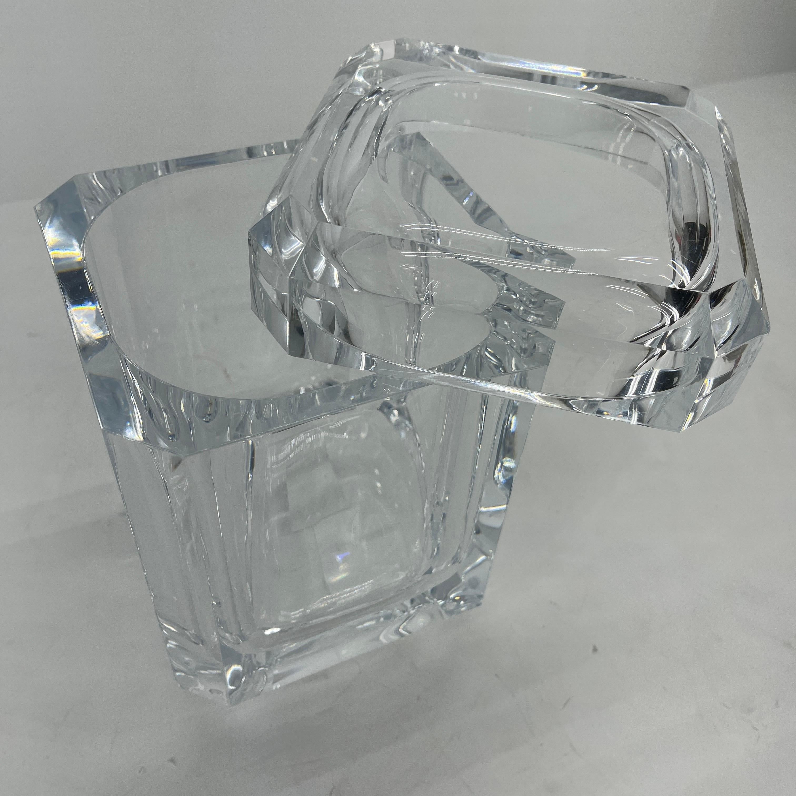 1970's Italian Cube Ice Bucket in Thick Lucite With Sliding Lid For Sale 2