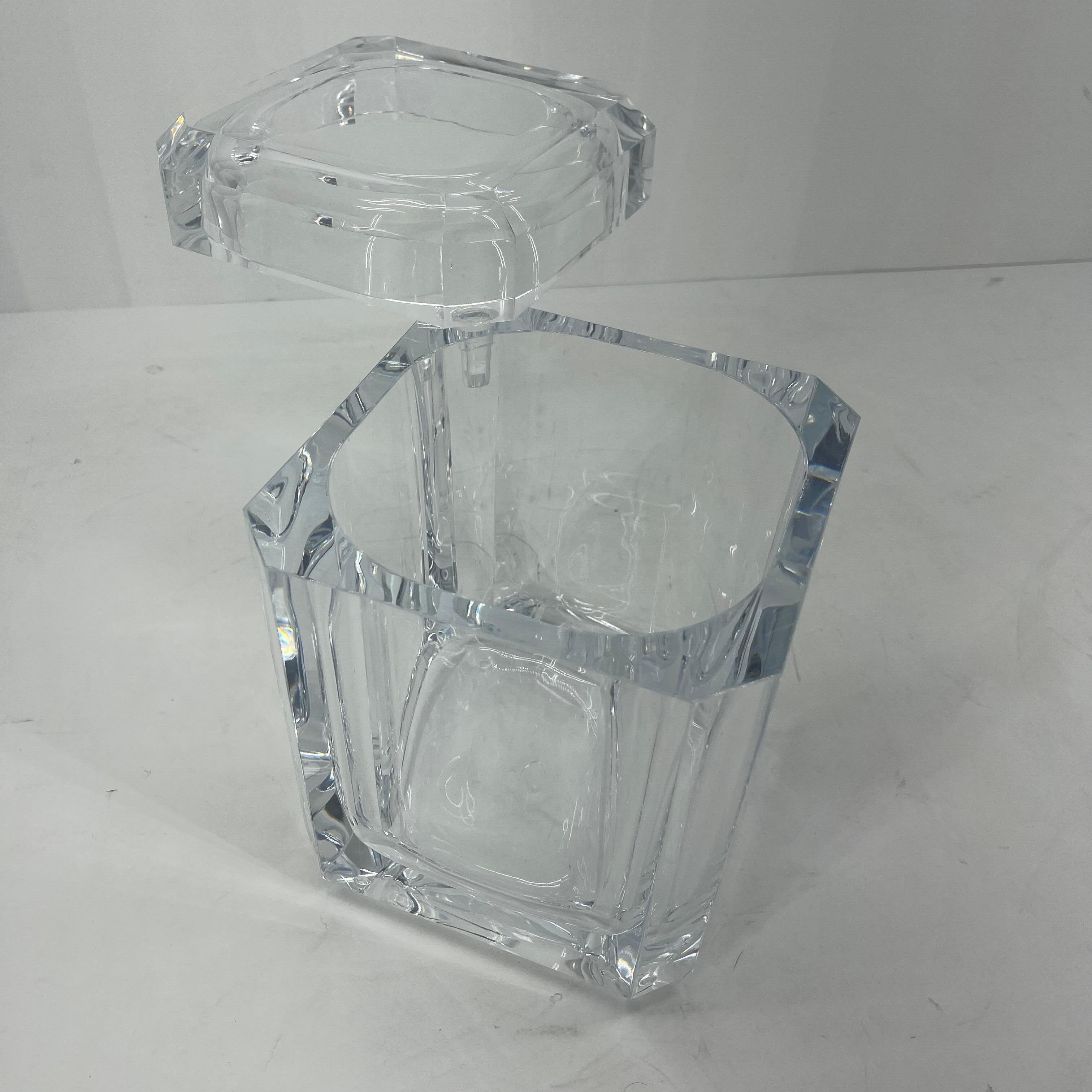 1970's Italian Cube Ice Bucket in Thick Lucite With Sliding Lid For Sale 4