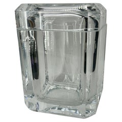 Secchiello per ghiaccio a cubetti italiano degli anni '70 in lucite spessa con coperchio scorrevole