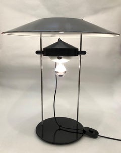 1970s Italian Design Adjustable White and Black Lacquer Metal Minimalist Lamp