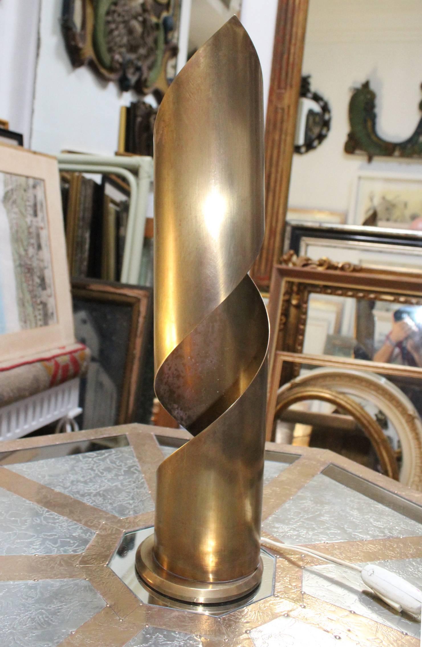 1970s Italian design brass table lamp.
  