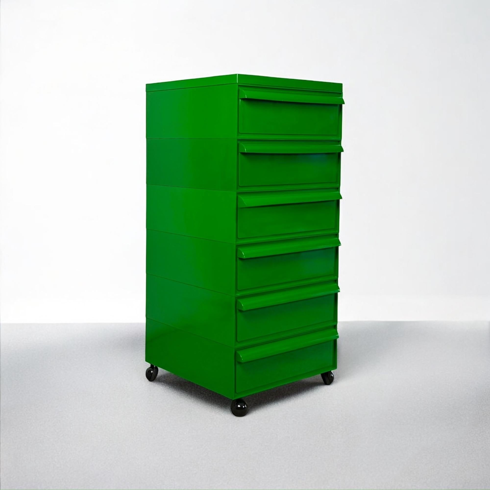Industriale Cassapanca di design italiano degli anni '70 di Simon Fussel per Kartell Model 4602 in verde in vendita