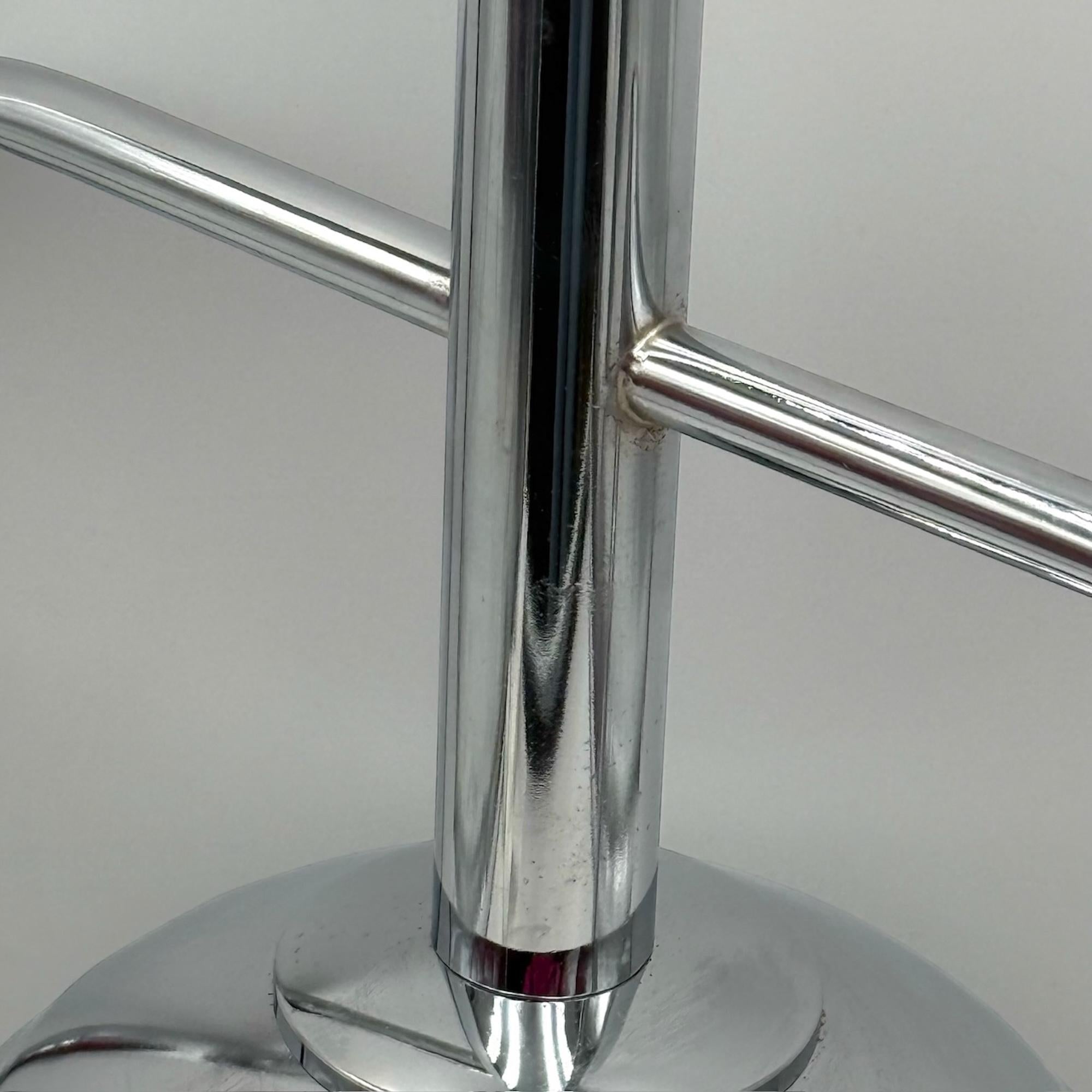 Lampada a sospensione di design italiano degli anni '70 in metallo cromato e plexiglass in vendita 3