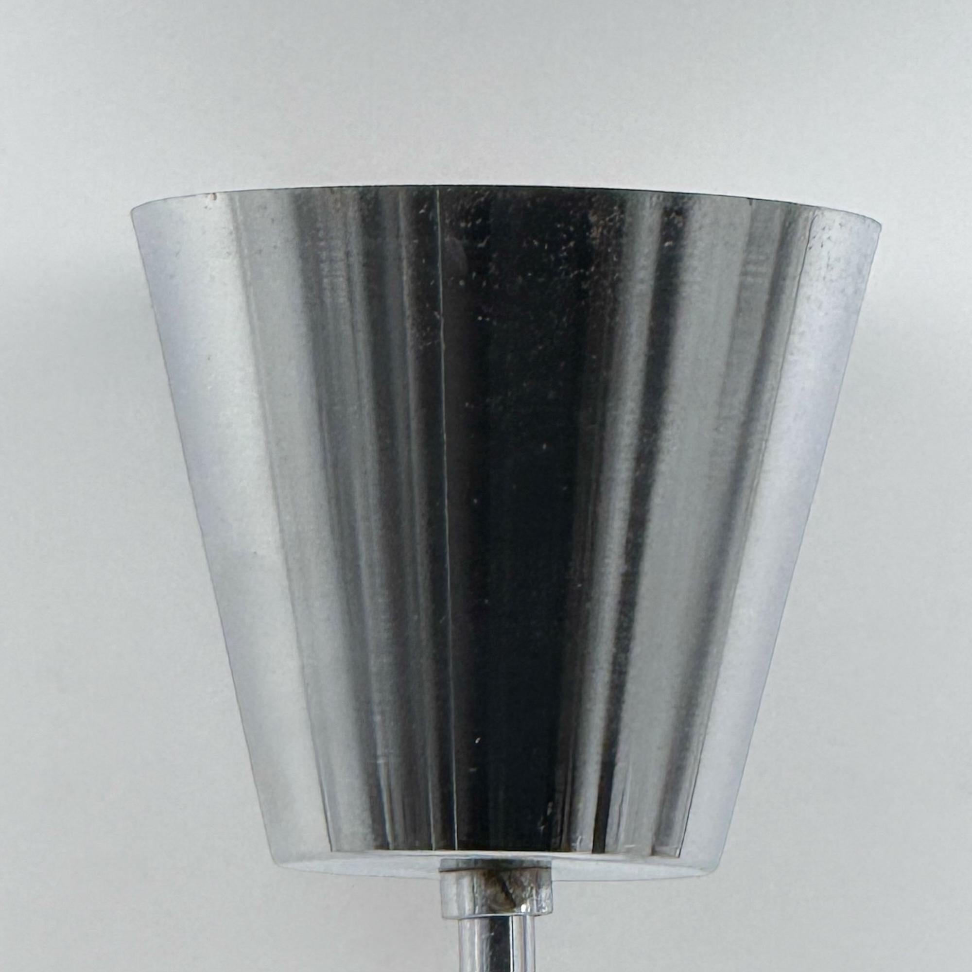 Lampada a sospensione di design italiano degli anni '70 in metallo cromato e plexiglass in vendita 1