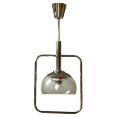 Lampe suspendue italienne des années 1970 en métal chromé et plexiglas