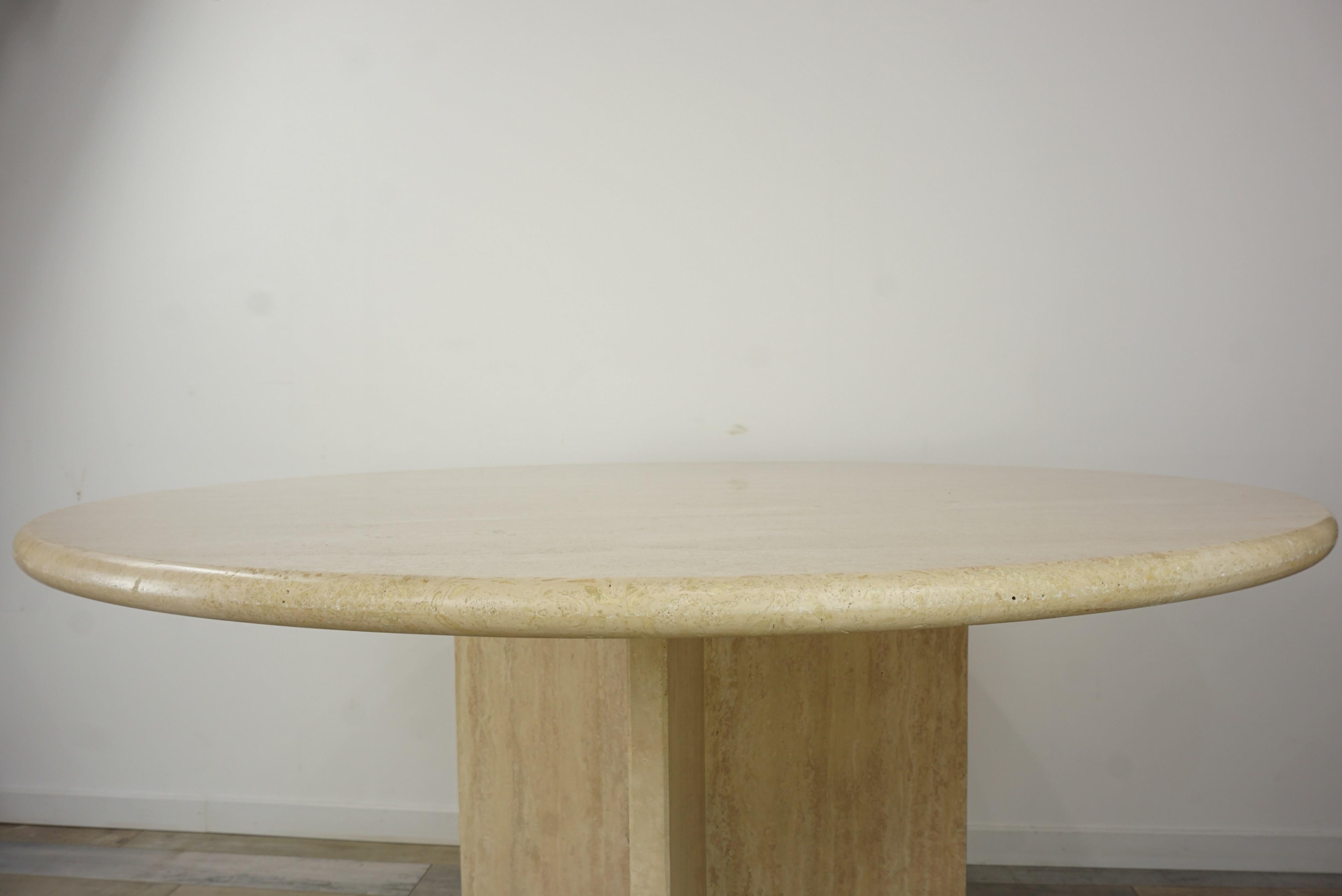 1970s Italian Design Round Travertine Pedestal Table In Good Condition In Tourcoing, FR