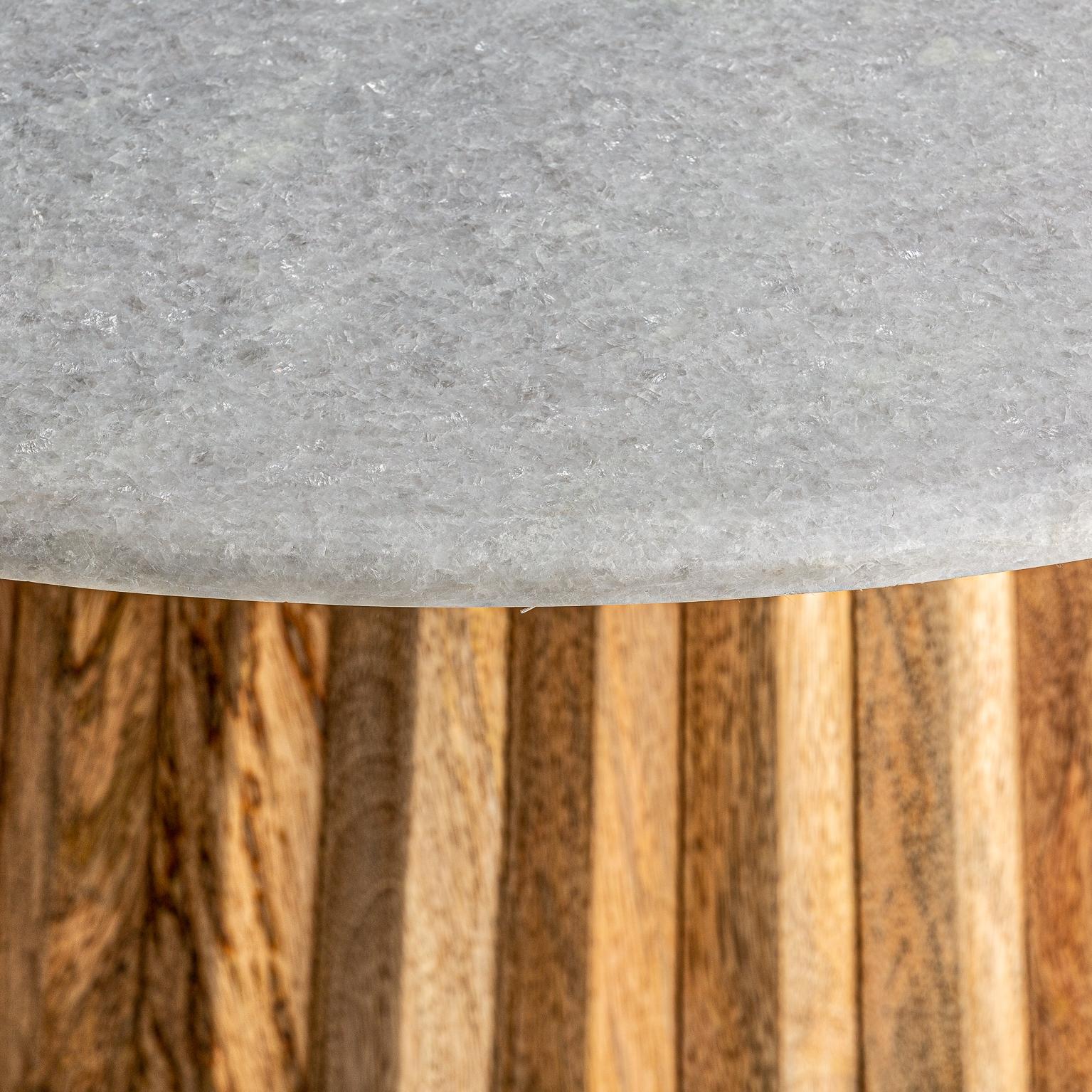 Runder Couchtisch aus Marmor und Holz im italienischen Design der 1970er Jahre (Space Age) im Angebot