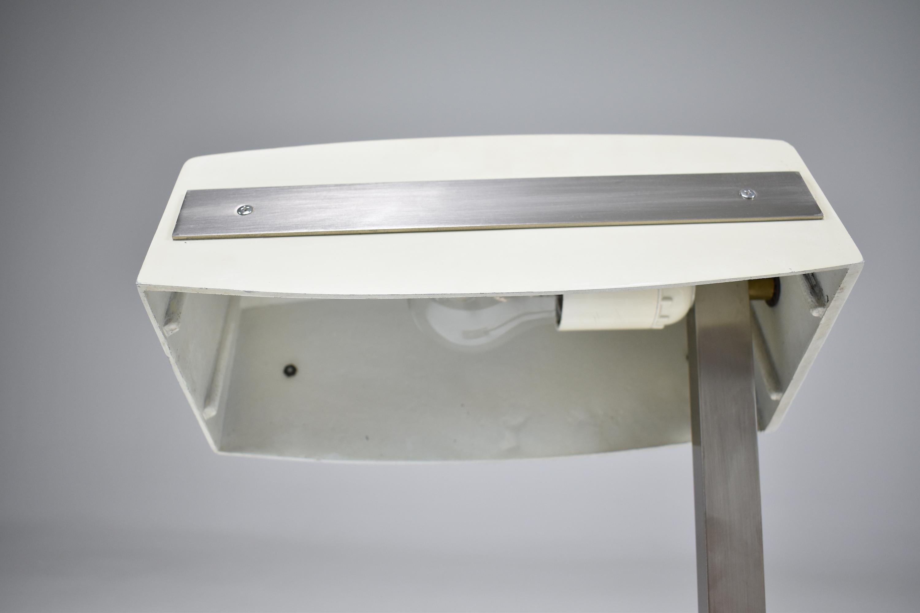 1970's Italian Desk Lamp by Stilnovo For Sale 4