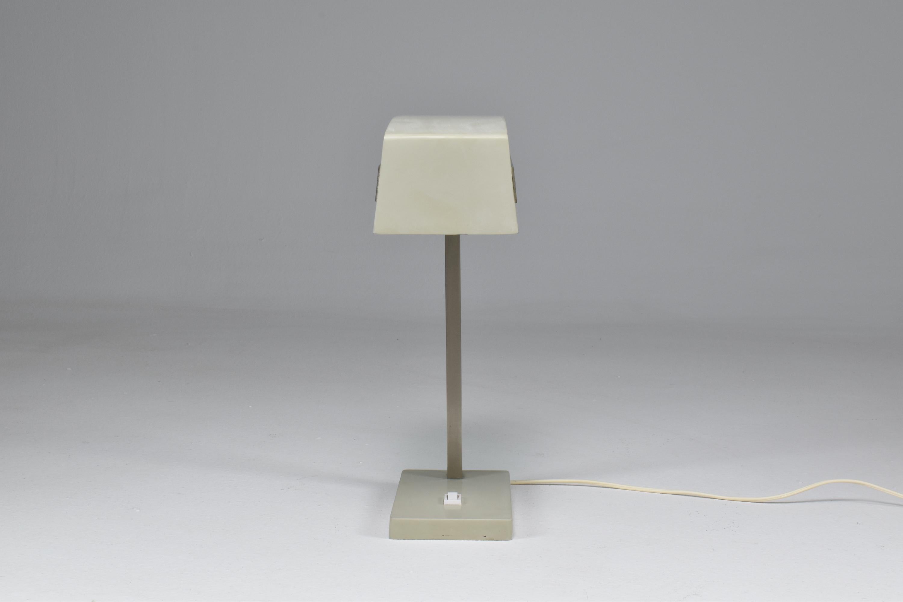 Lampe de bureau italienne des années 1970 par Stilnovo Bon état - En vente à Paris, FR