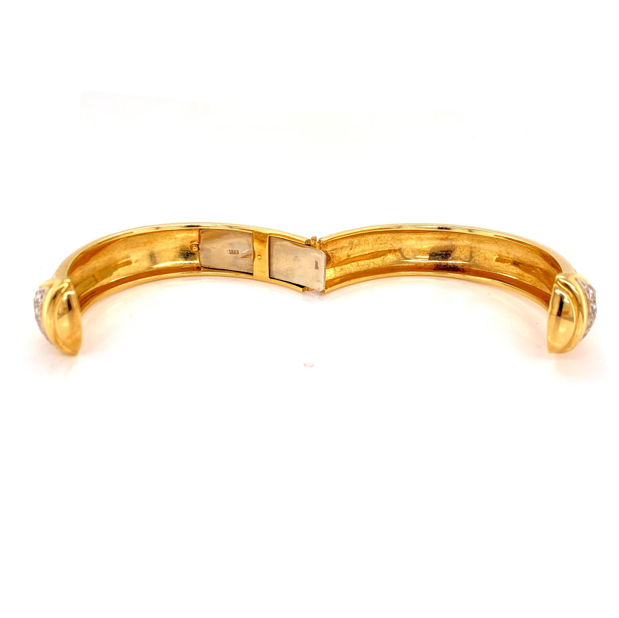 Modern 1970s Italian Diamond Hinged Ribbed Cuff Bracelet 18 Karat Yellow Gold