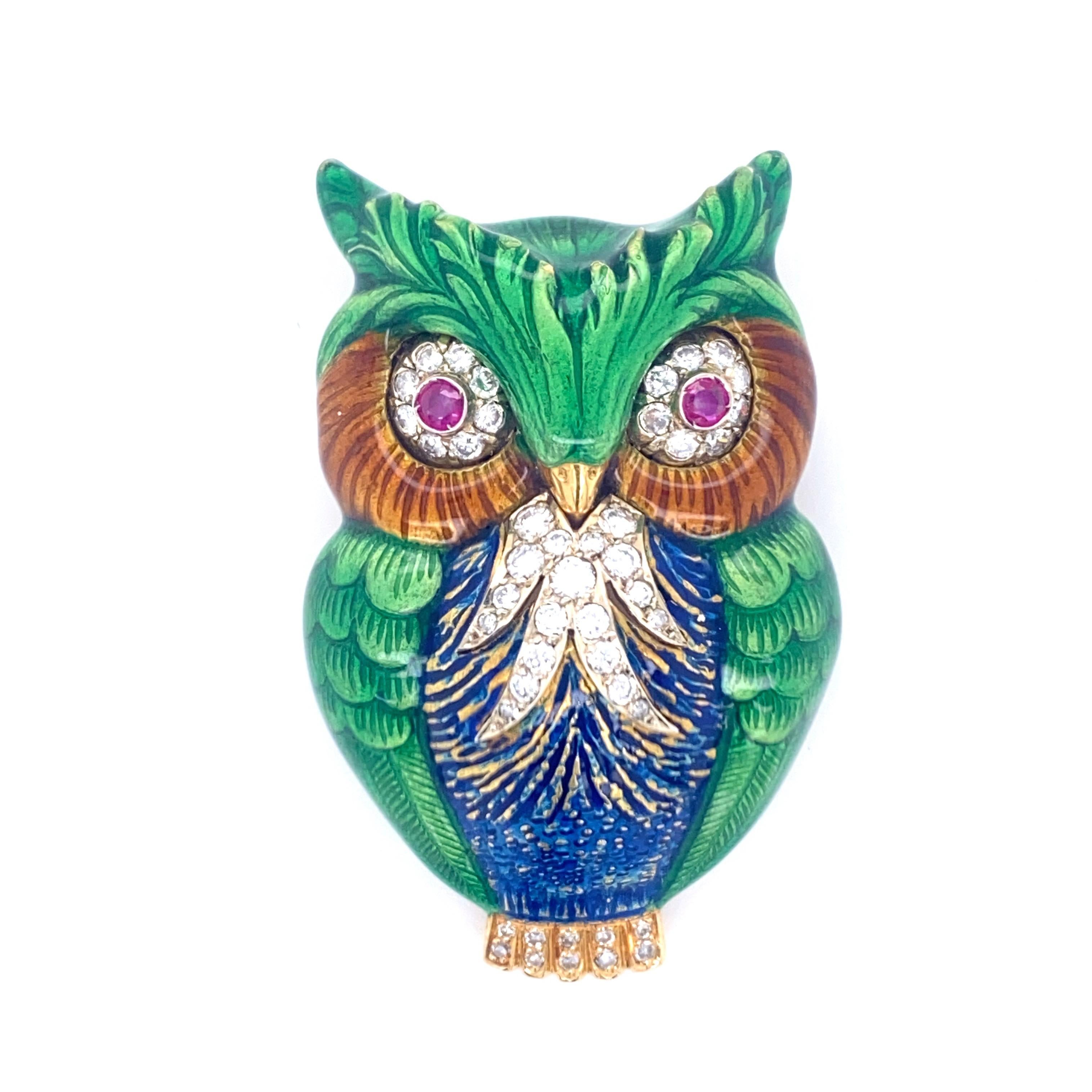 For sale this Beautiful and Pleasant pendant from 1970' origin Italy.
It is made of solid 18k yellow Gold, marked 750
The pendant represents a nice Owl, animal has always considered Lucky, and it is very common to give as a present.
The jewel is