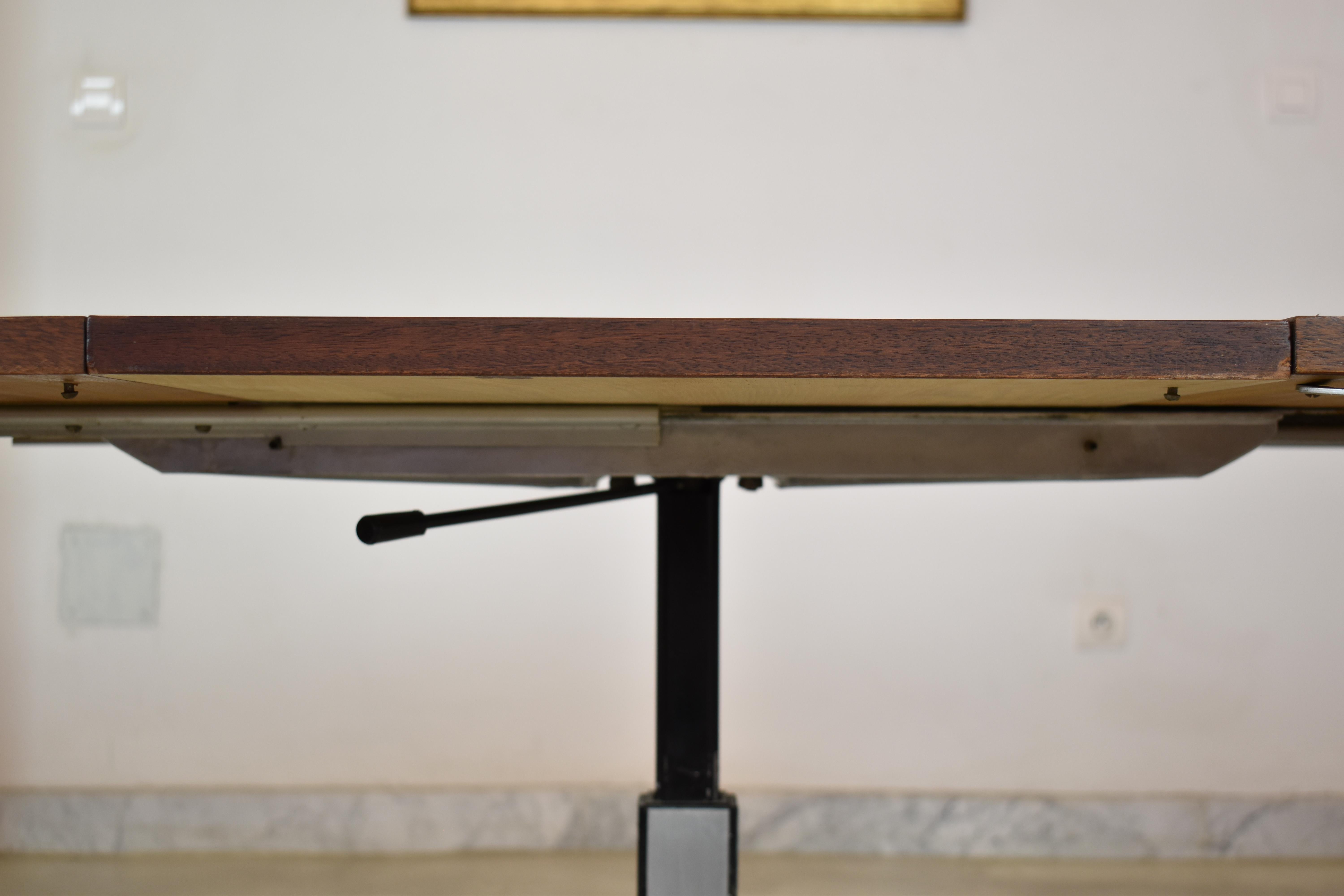  1970's Italian Extendable Wooden Dining Table by Osvaldo Borsani For Sale 1