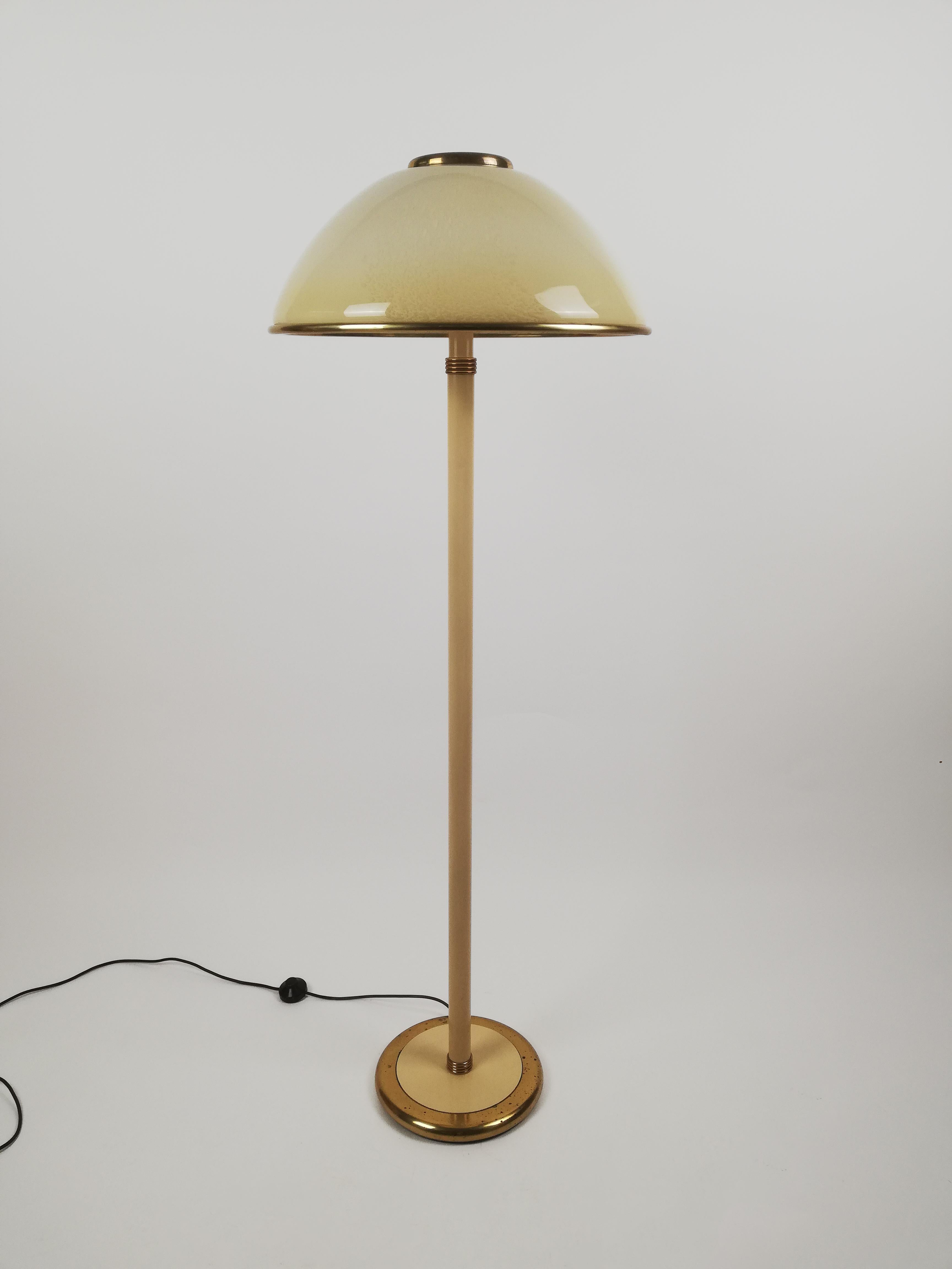 1970s Italian Floor Lamp in Brass and Artistic Murano Glass by F. Fabbian For Sale 5