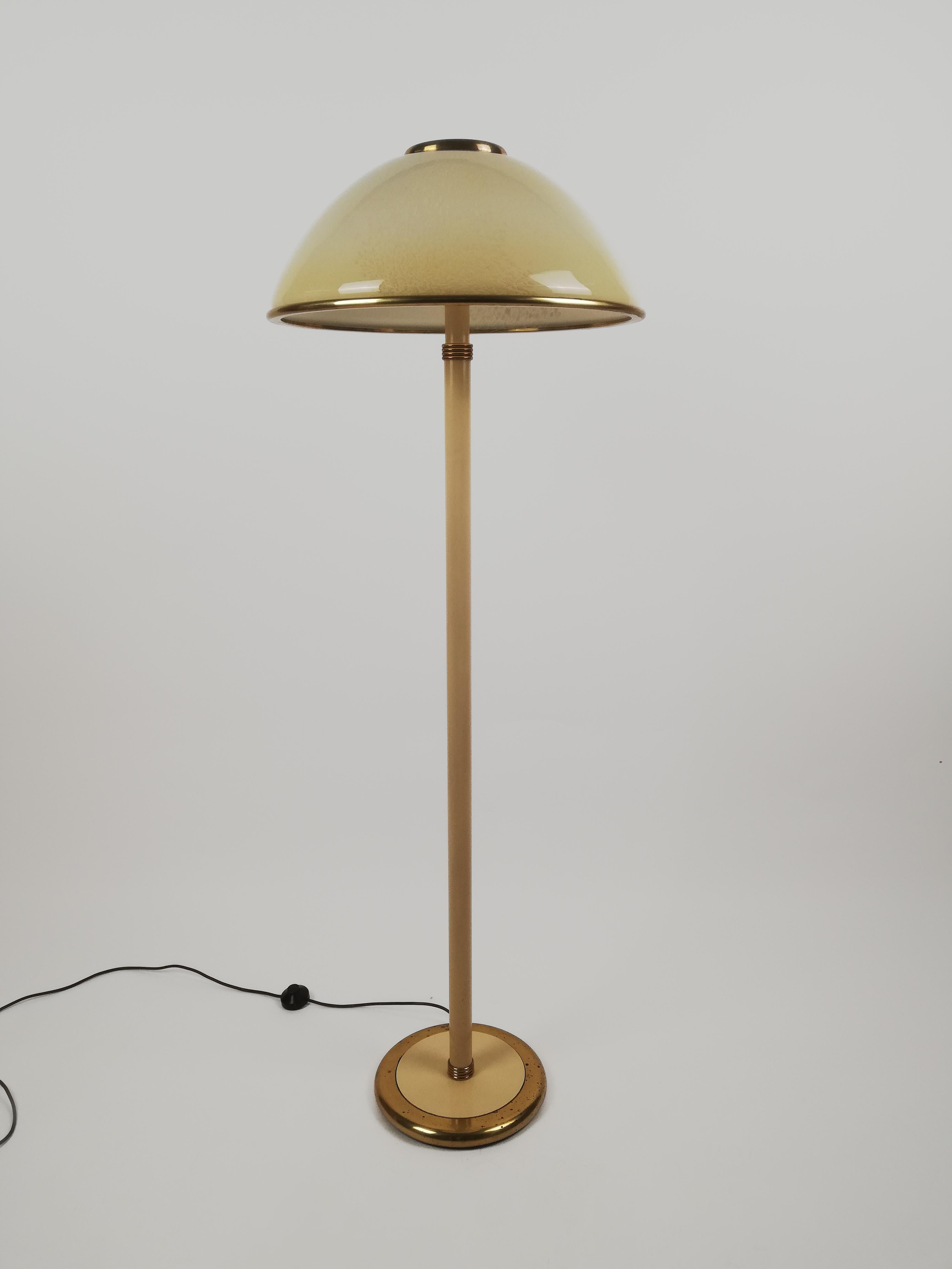 Lampadaire italien des années 1970 en laiton et verre de Murano artistique par F. Fabbian en vente 11