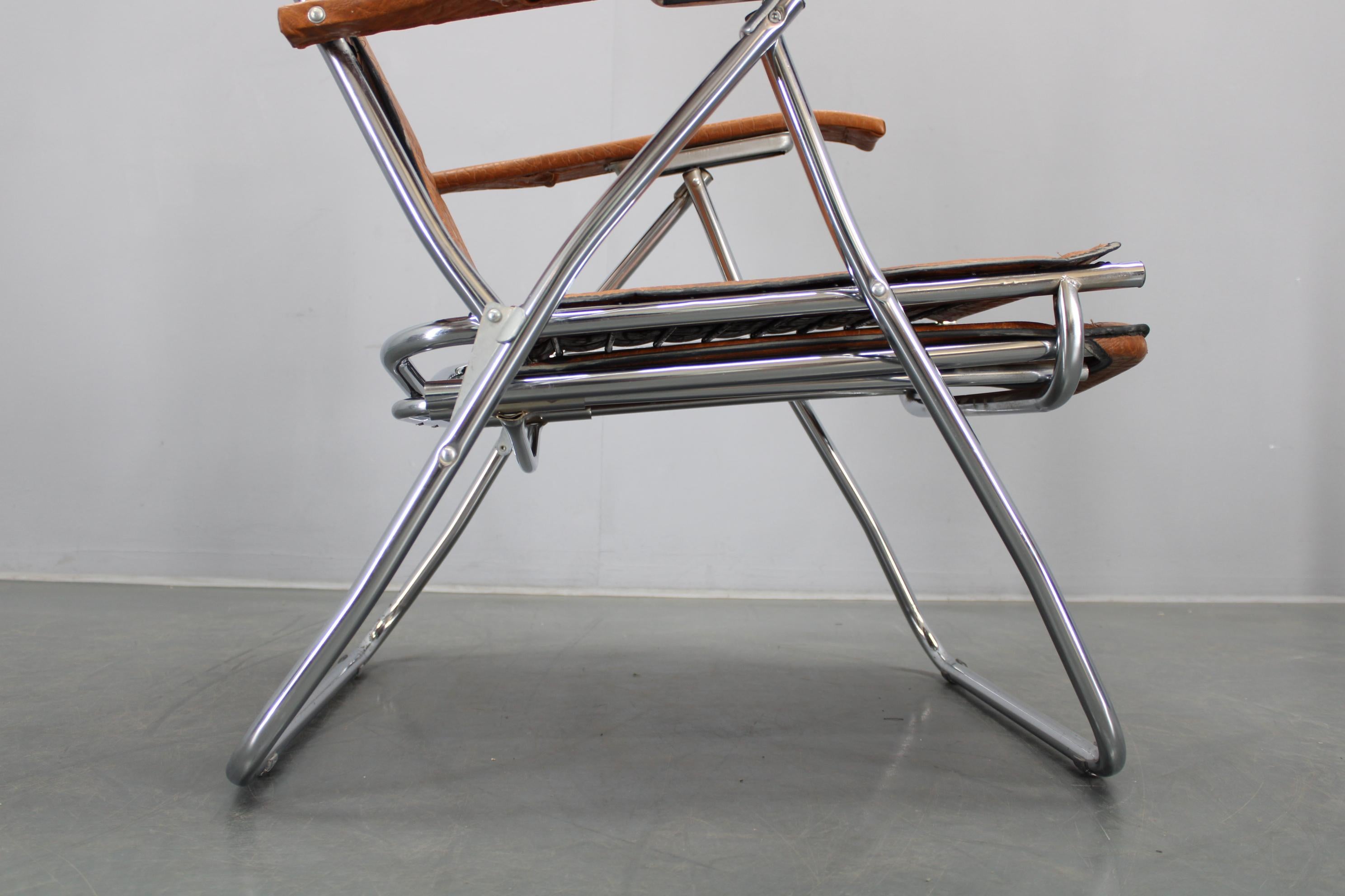 1970er Jahre Italienischer Folding Lounge Chair mit Kunstlederpolsterung im Angebot 8