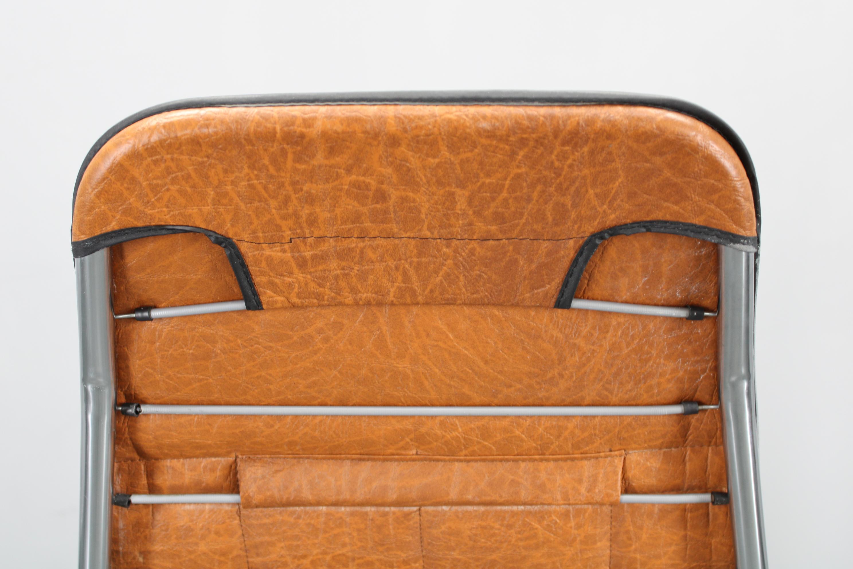 1970er Jahre Italienischer Folding Lounge Chair mit Kunstlederpolsterung im Angebot 9