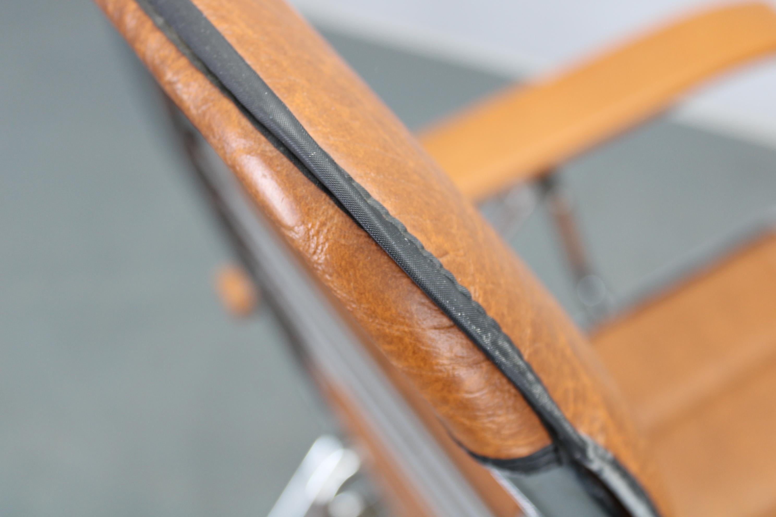 1970er Jahre Italienischer Folding Lounge Chair mit Kunstlederpolsterung im Angebot 11