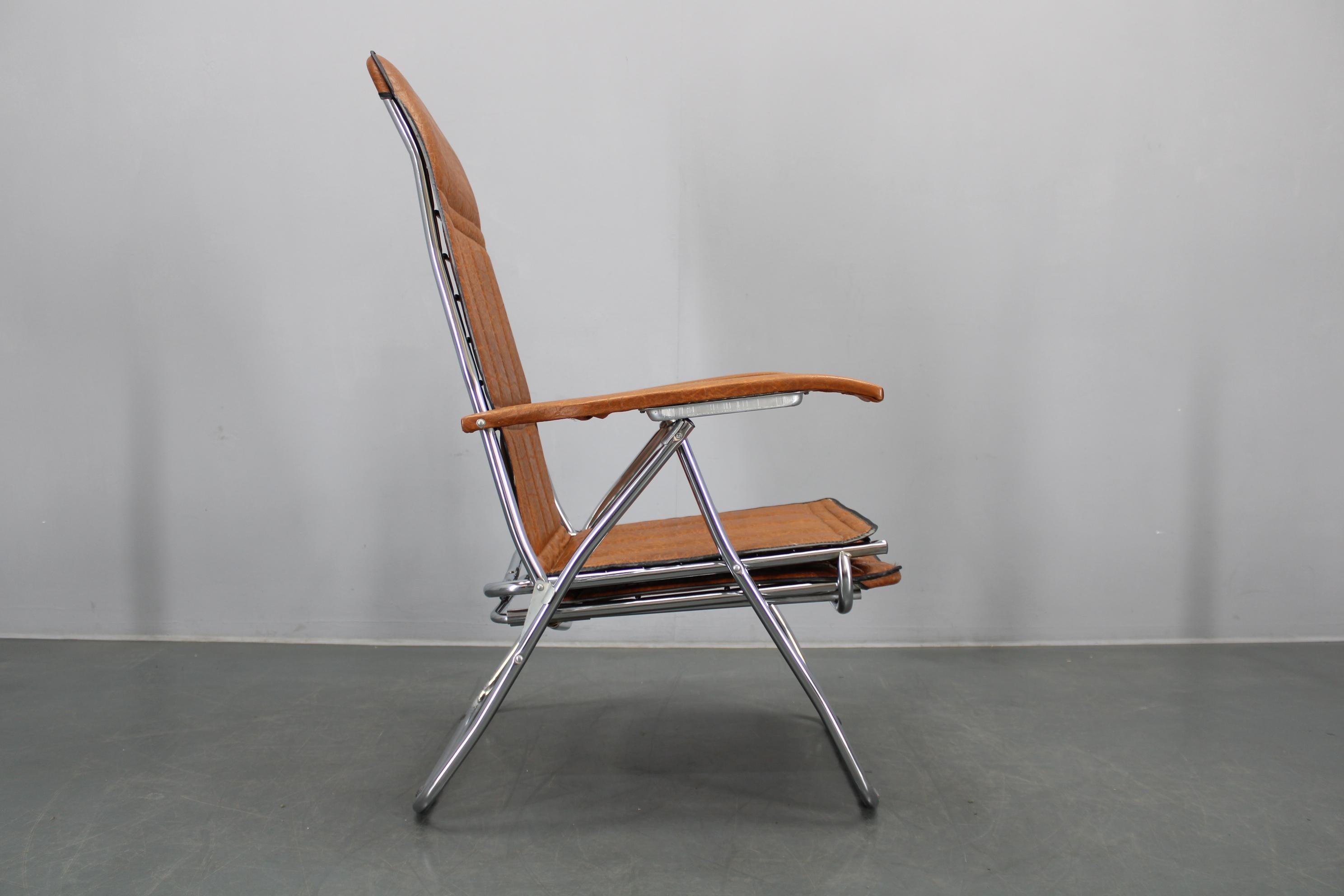 1970er Jahre Italienischer Folding Lounge Chair mit Kunstlederpolsterung im Angebot 12