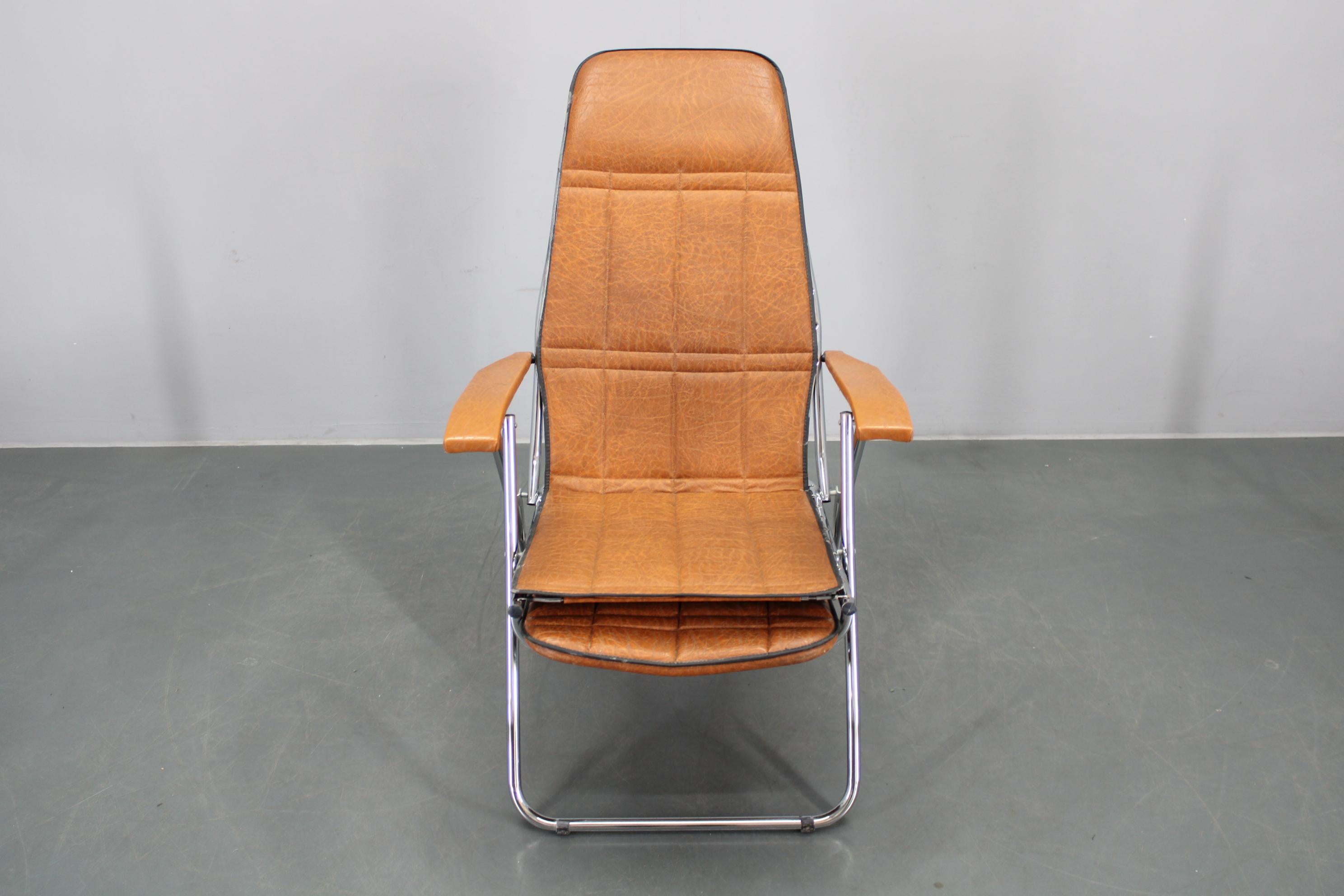 1970er Jahre Italienischer Folding Lounge Chair mit Kunstlederpolsterung im Zustand „Gut“ im Angebot in Praha, CZ