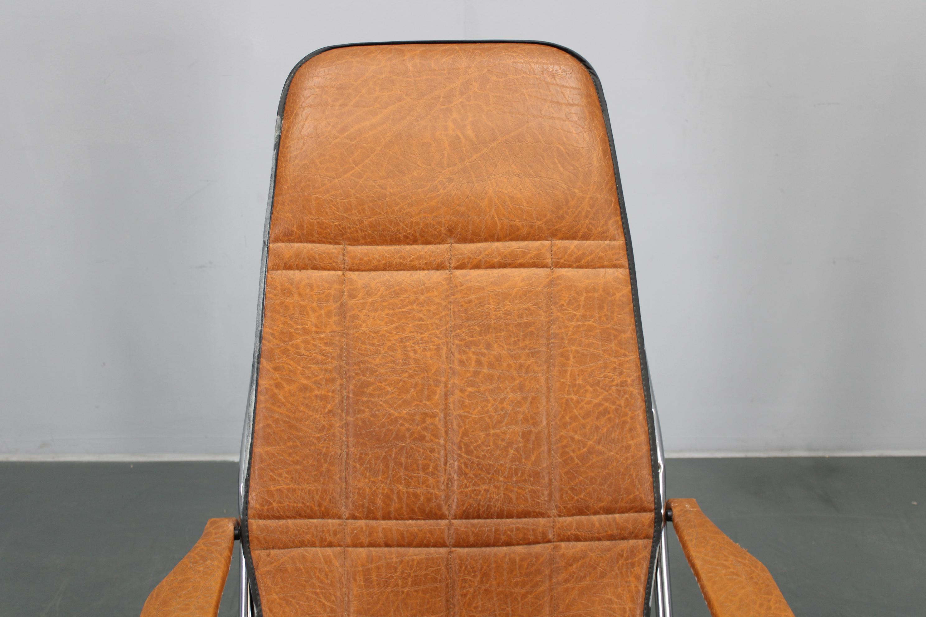 1970er Jahre Italienischer Folding Lounge Chair mit Kunstlederpolsterung im Angebot 1