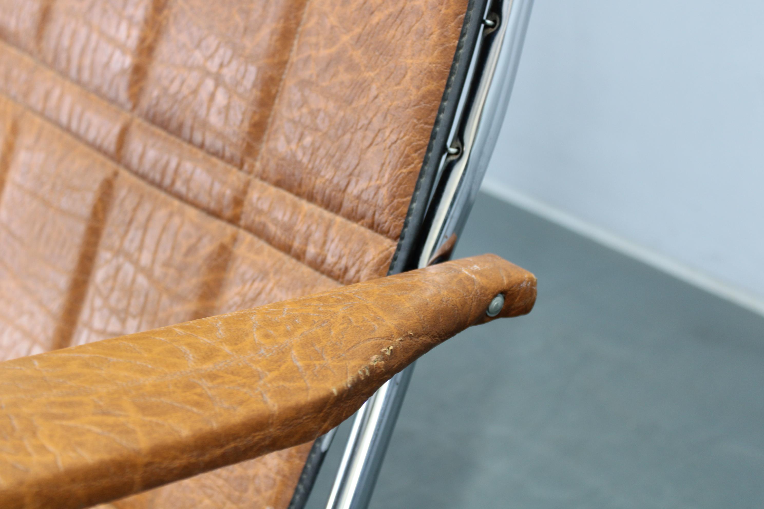 1970er Jahre Italienischer Folding Lounge Chair mit Kunstlederpolsterung im Angebot 4