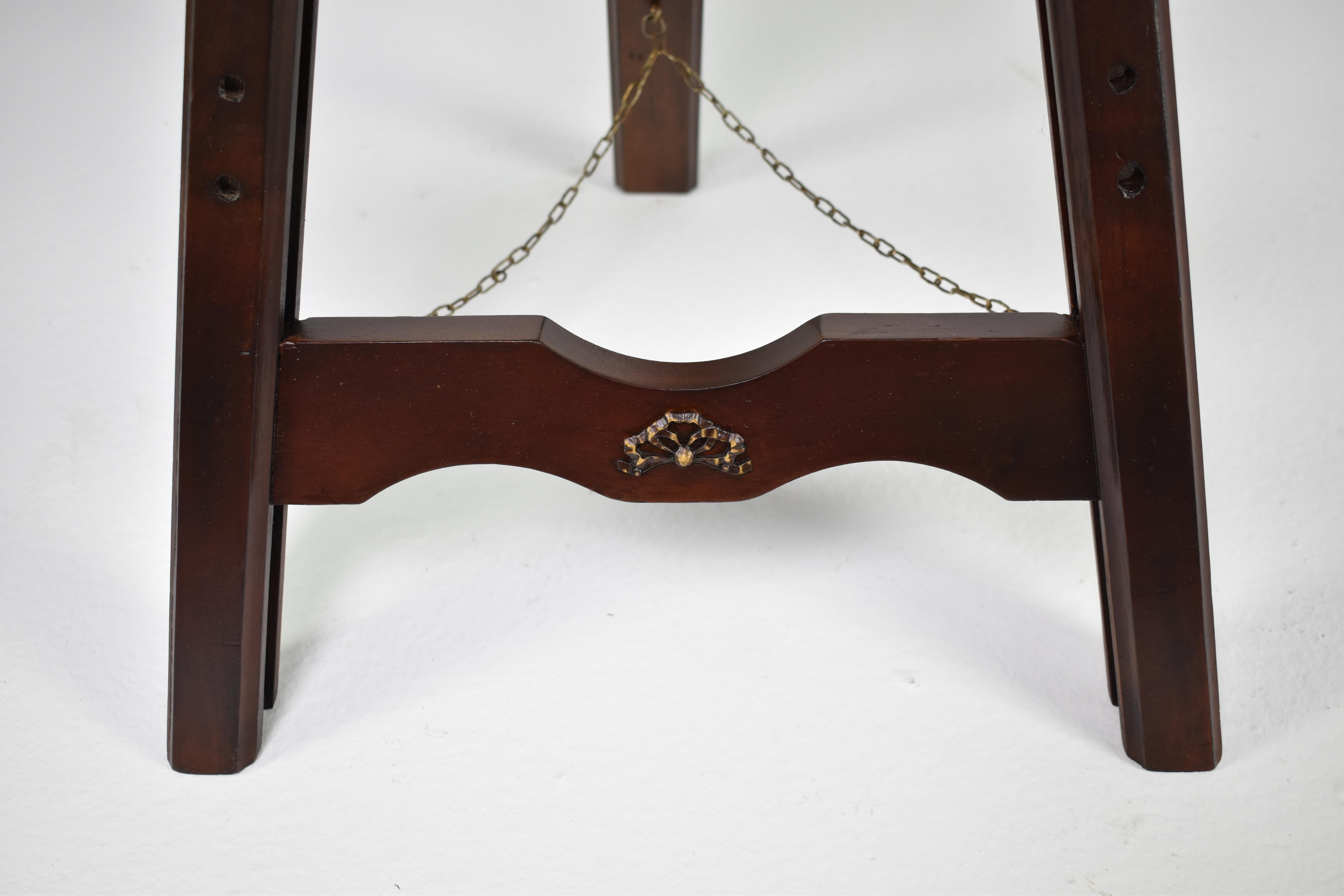 Caballete de mesa plegable italiano de los años 70 en madera y latón en venta 2