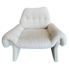 Fauteuil italien des années 1970 entièrement rembourré, tissu bouclé blanc, motif capitonné