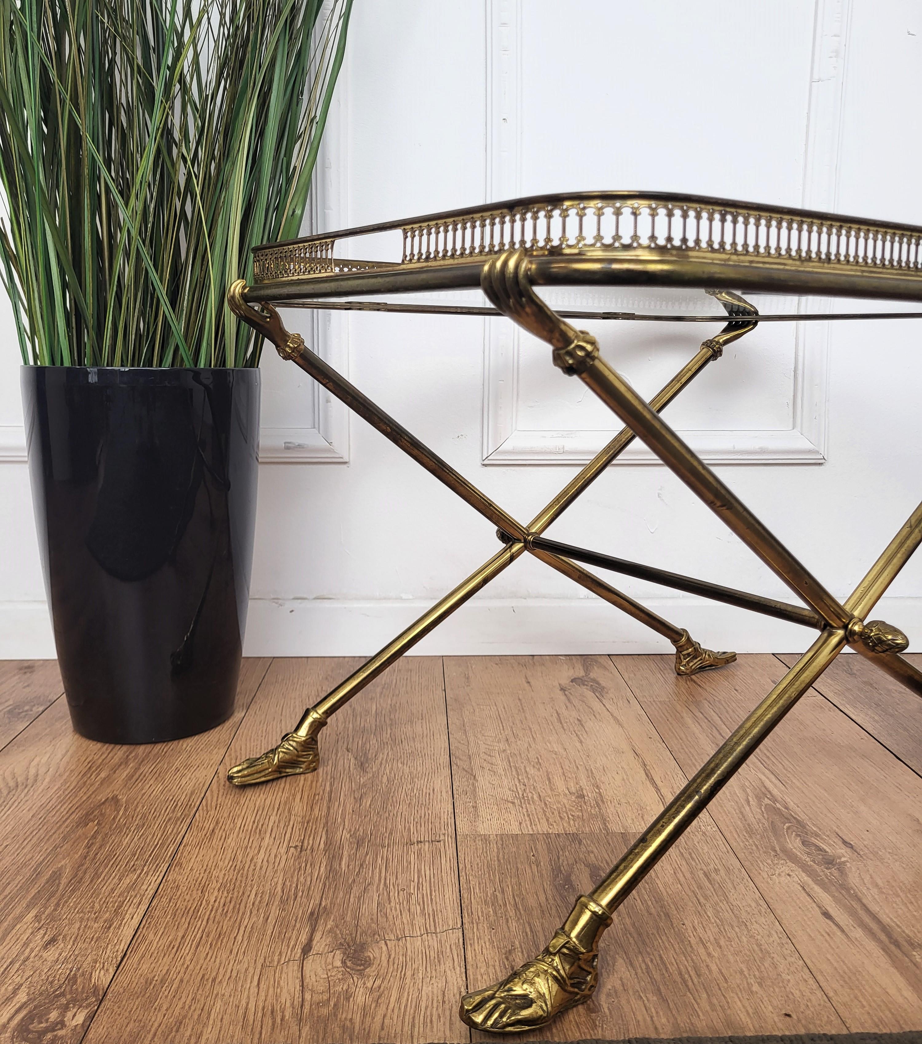 1970s Italian Gilt Brass & Glass Bar Side Table Removable Top Tray en vente 2